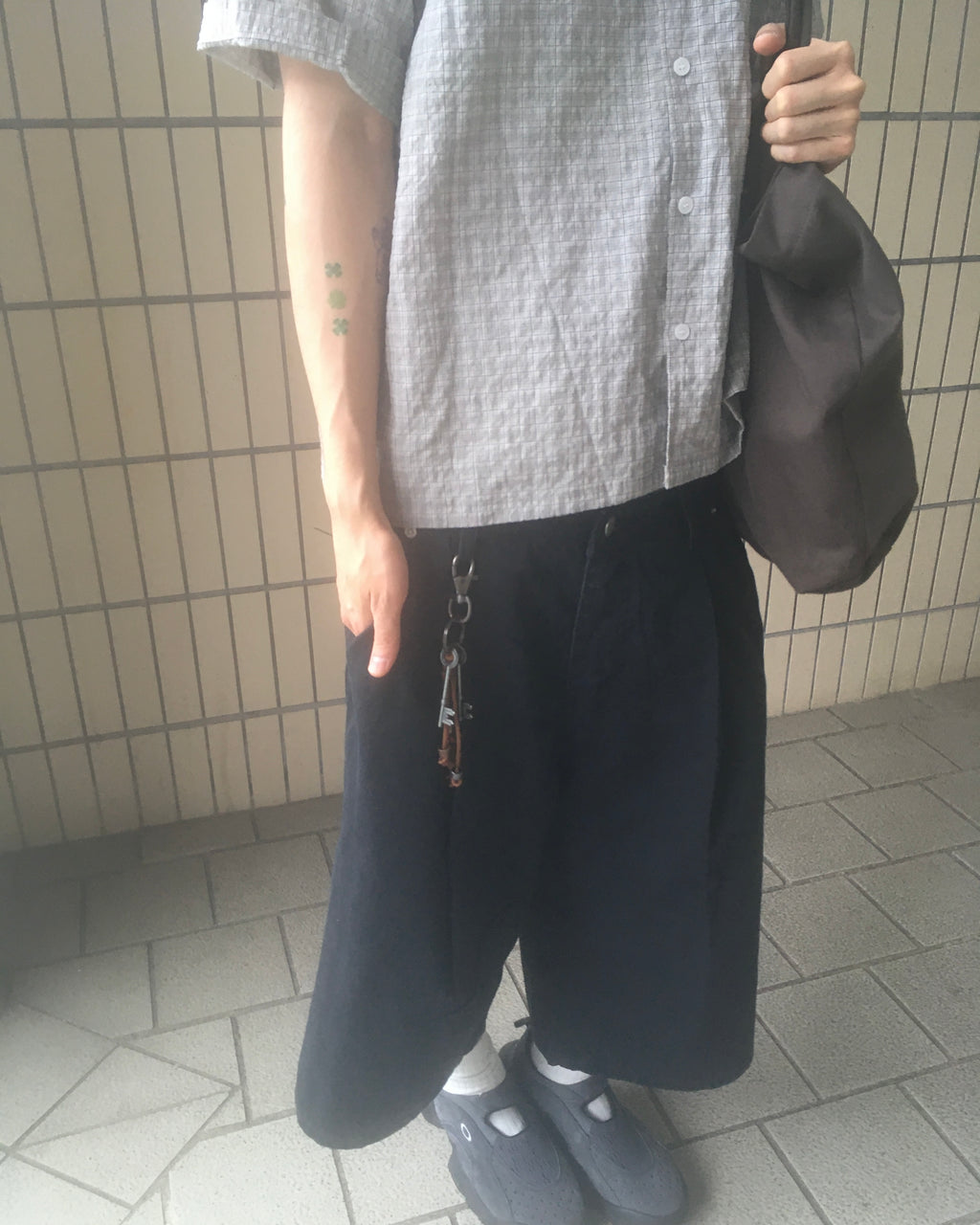 pin tuck bermuda pants (black)