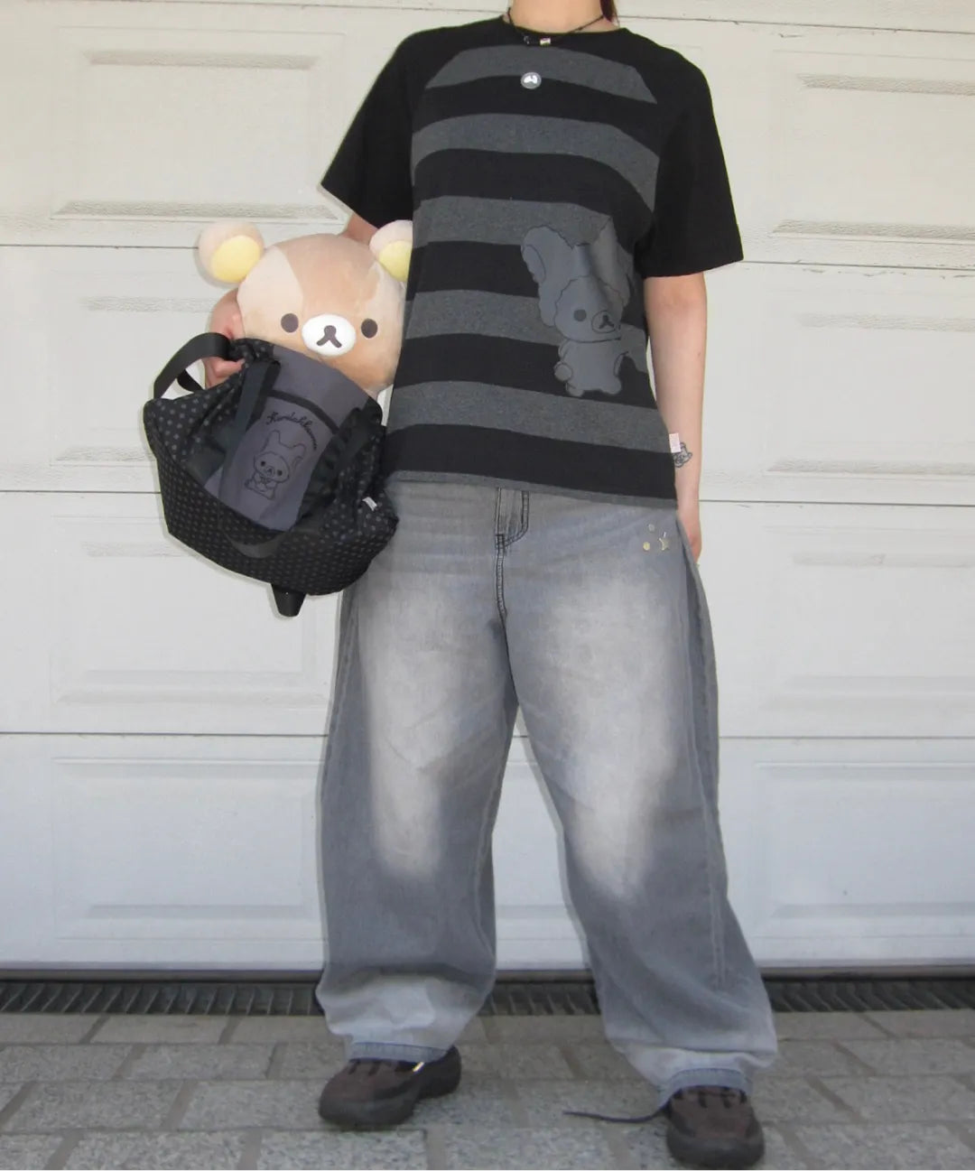 HUGYOURSKIN KORILAKKUMA WASHED JEANS (CHARCOAL)