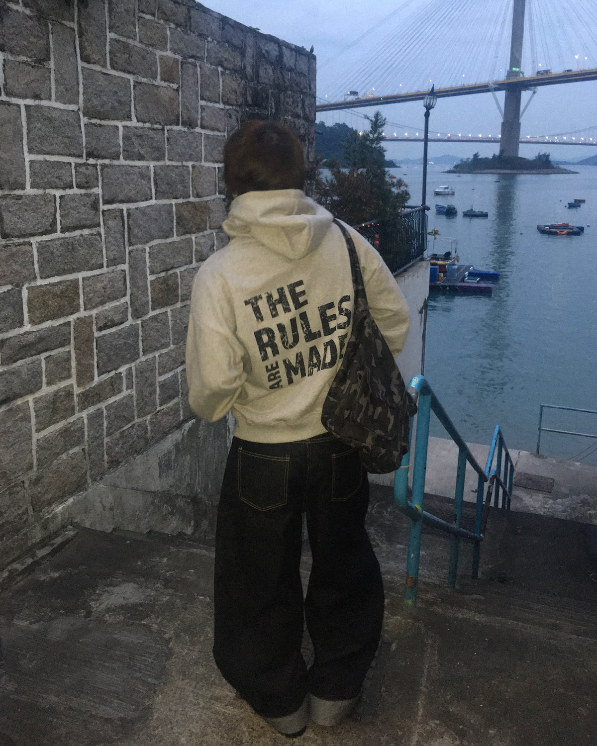 stitch baggy raw jeans