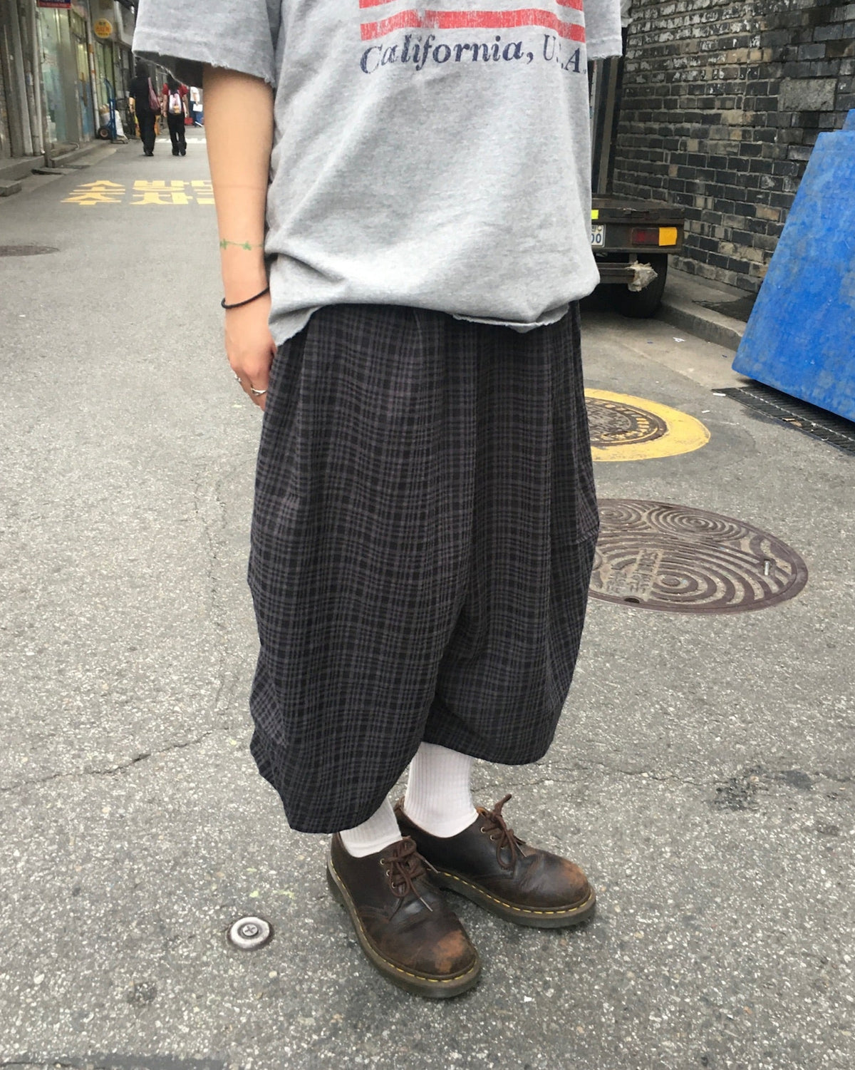 pie checked half pants (black) (women wear)