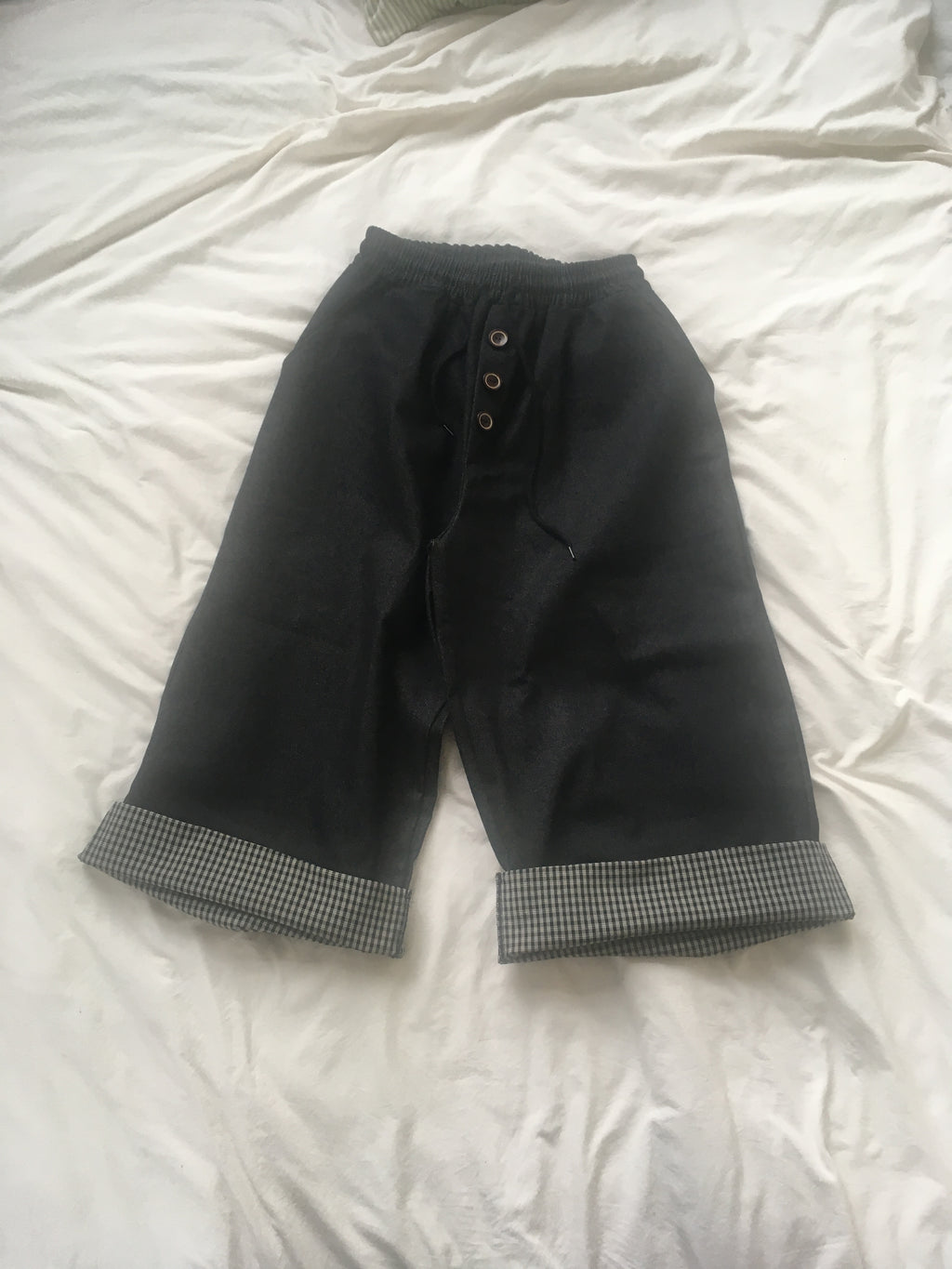 check roll-up pants