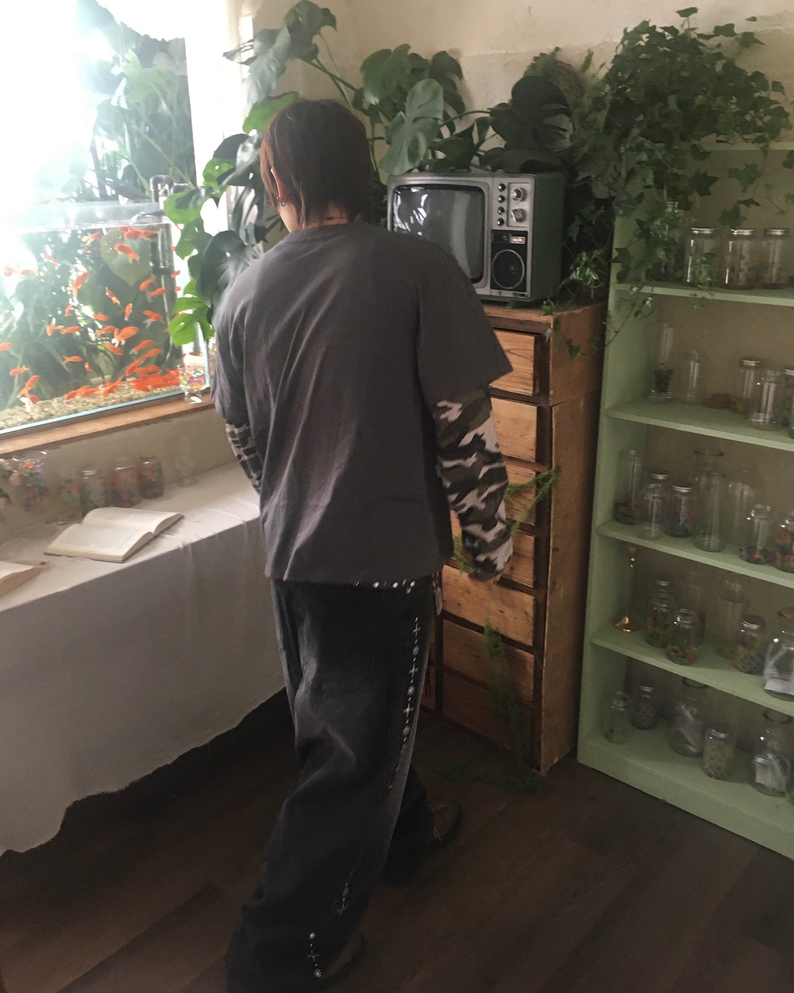 camo crop layered tee (charcoal)