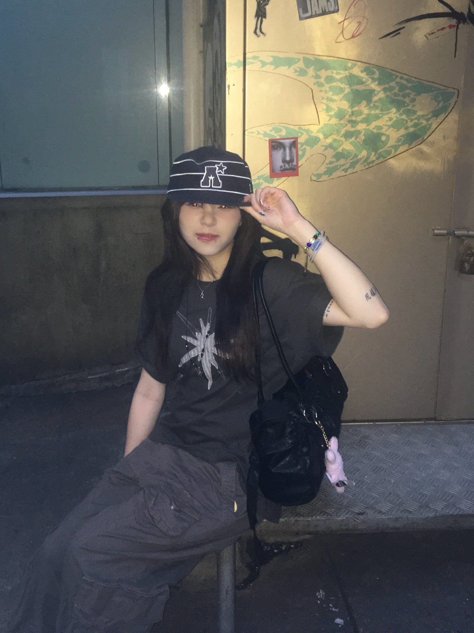 star colored crop tee (charcoal)