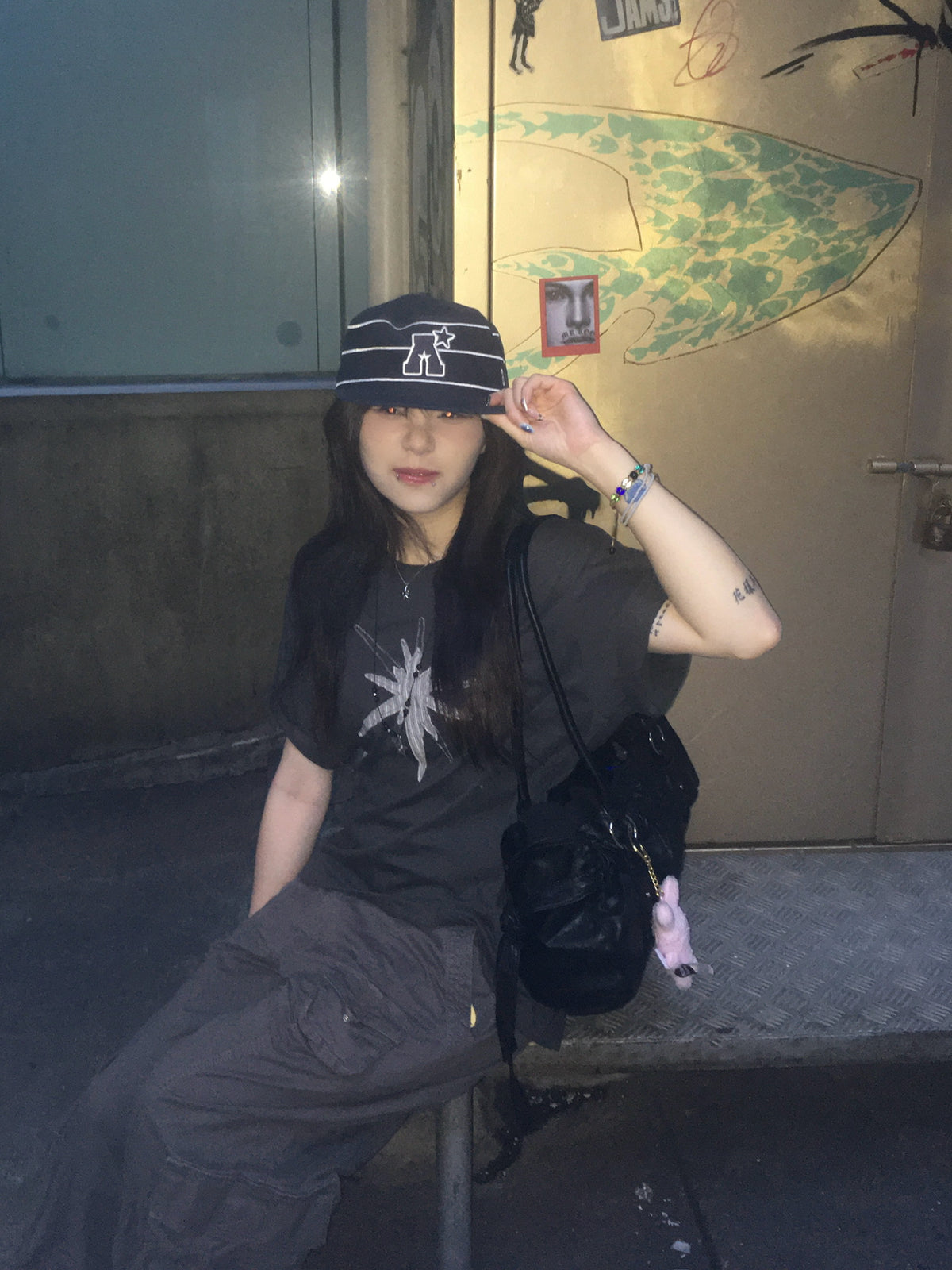 star colored crop tee (charcoal)