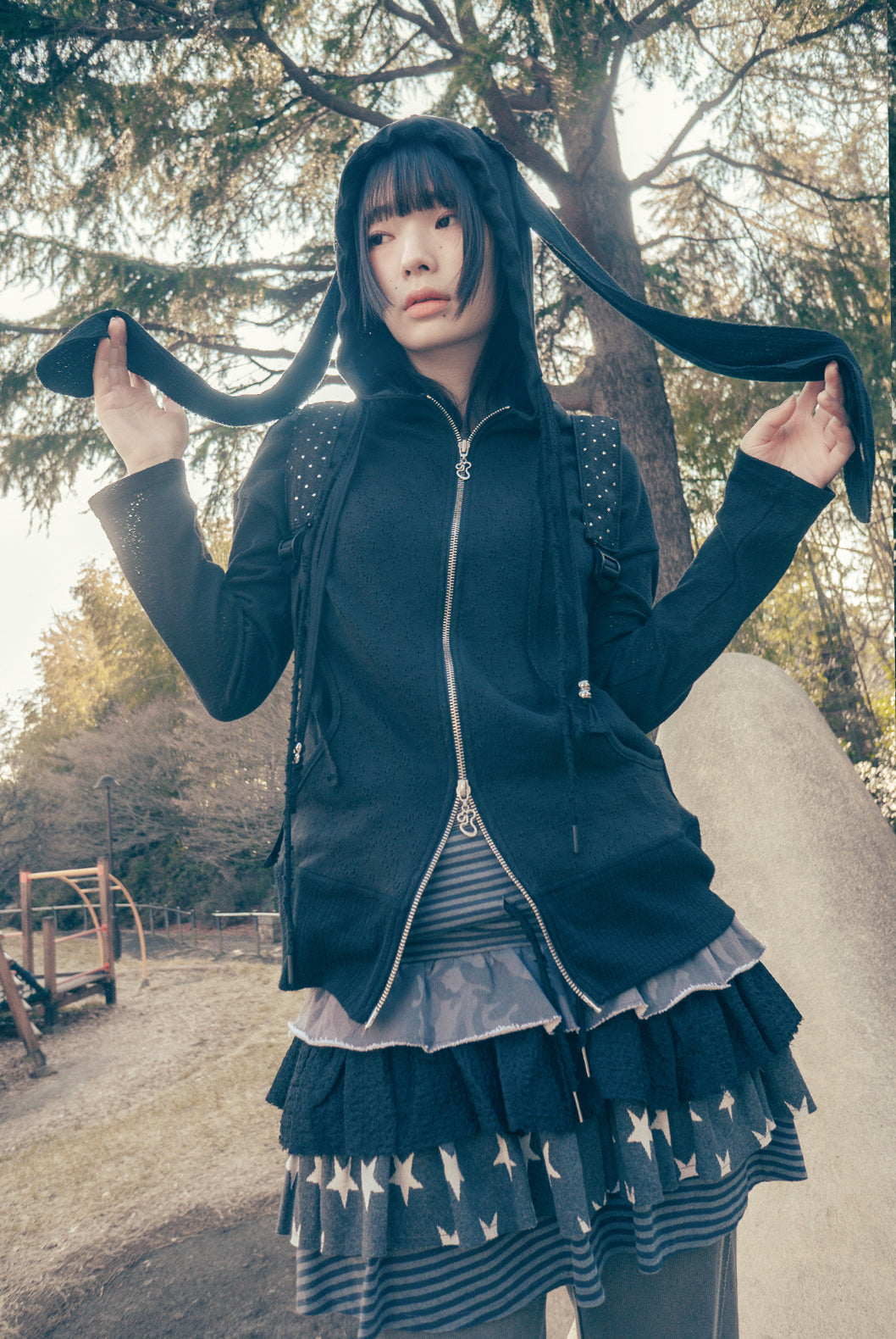 HUGYOURSKIN TOGGING HOODIE ZIP-UP (BLACK)