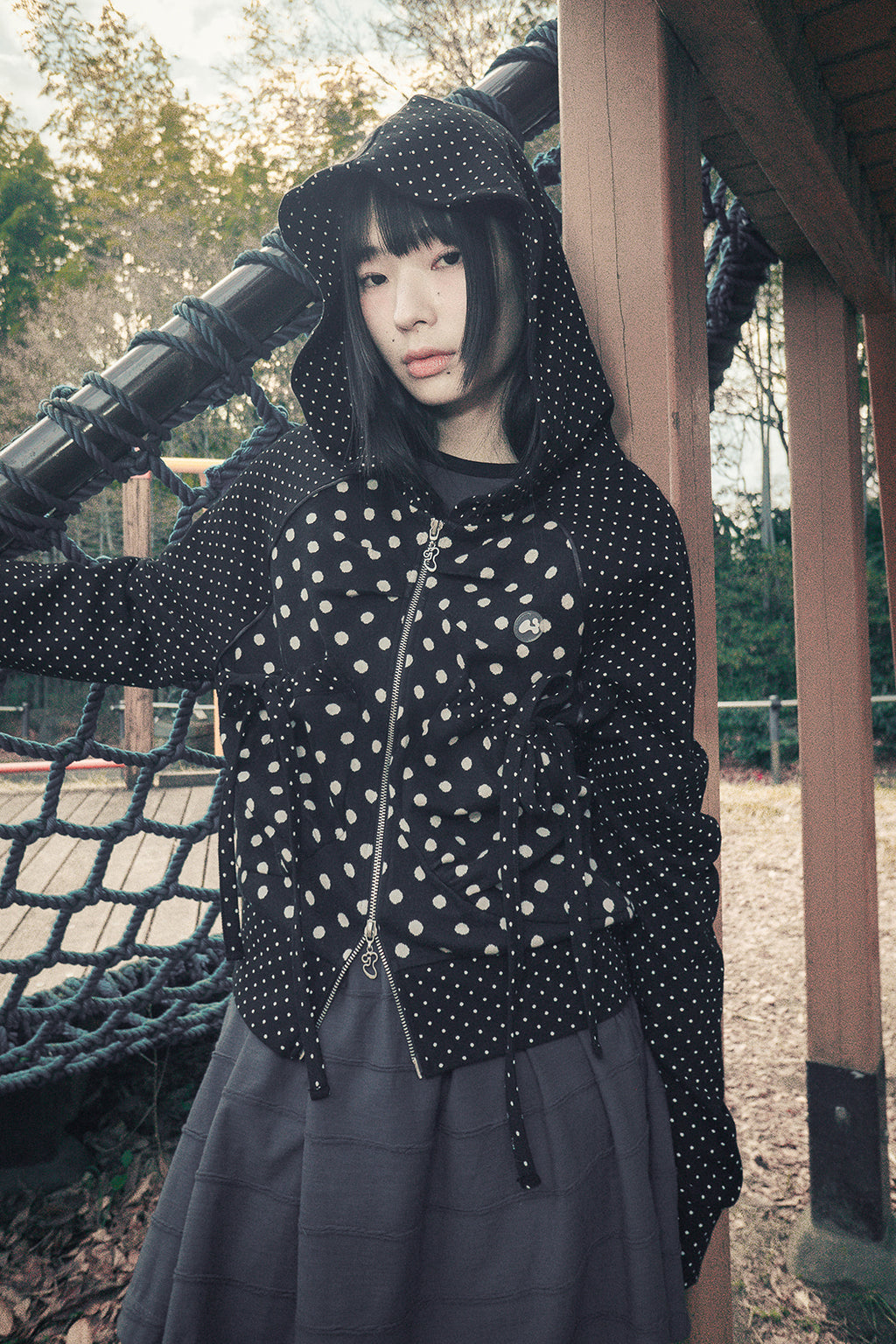 HUGYOURSKIN DOT BIG POCKET HOODIE (BLACK)
