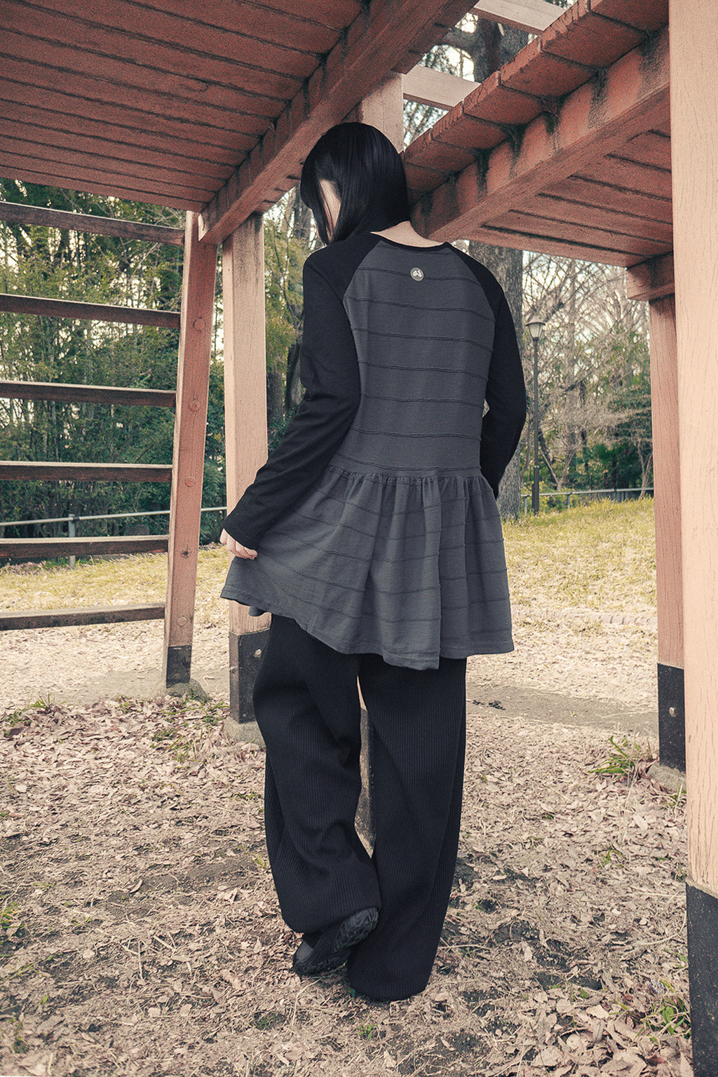 HUGYOURSKIN ANGEL PATCH RAGLAN DRESS (BLACK)