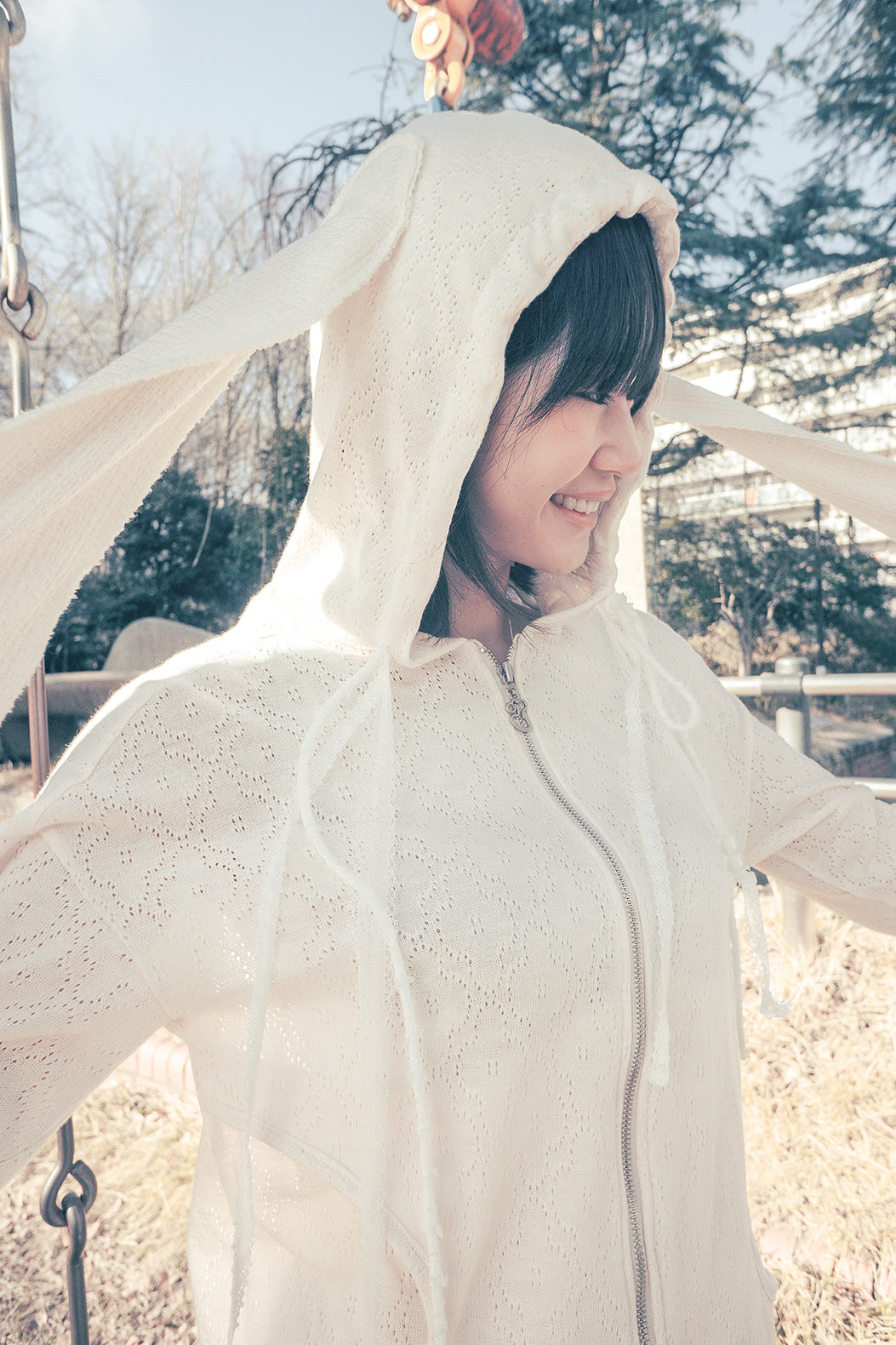 HUGYOURSKIN TOGGING HOODIE (BEIGE)