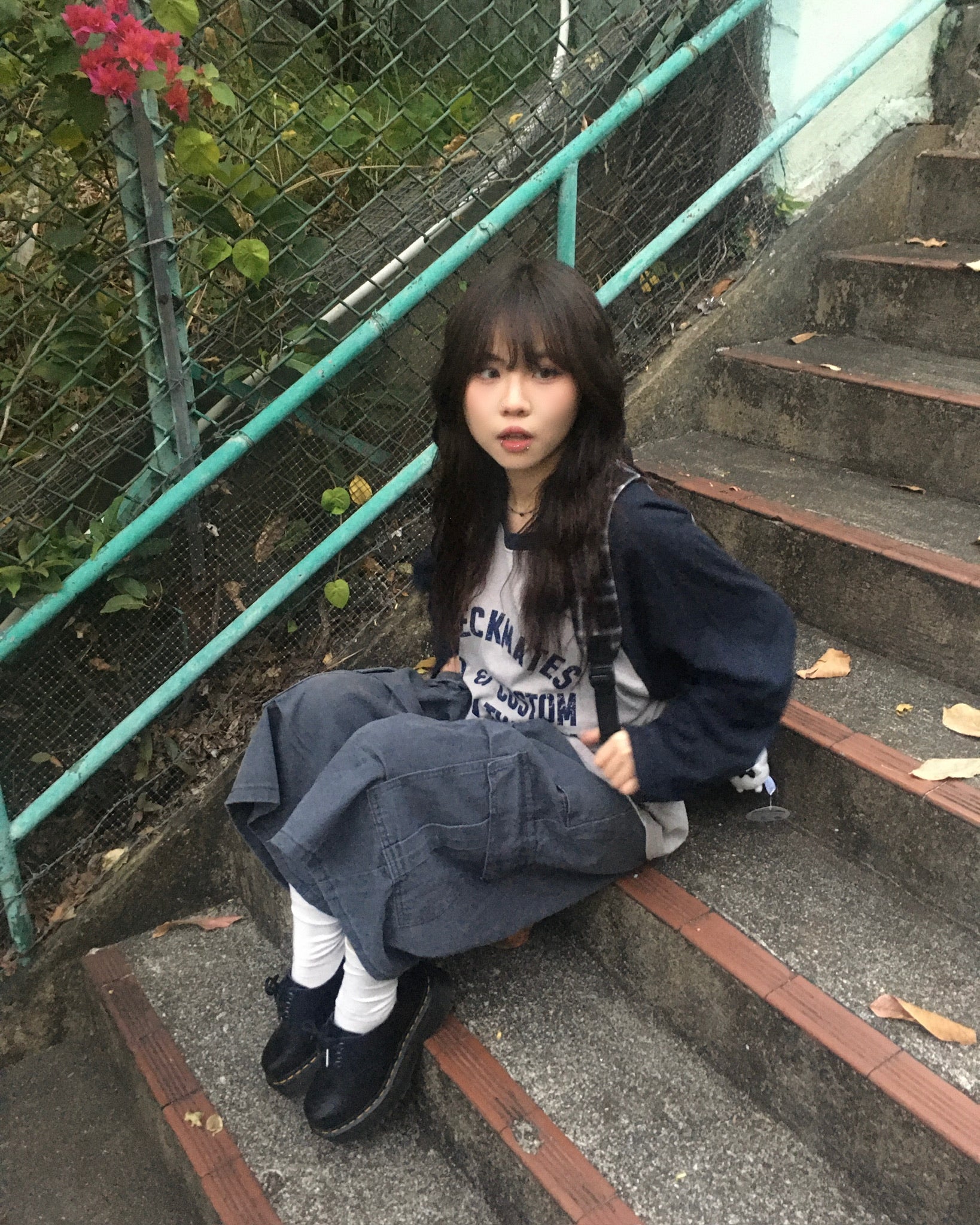 wrinkled bermuda cargo pants (charcoal)