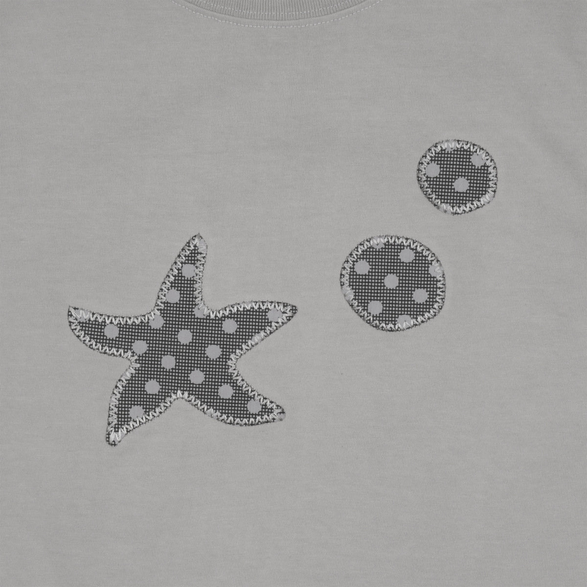 TCM STARFISH DOT PATCH TEE (GREY)