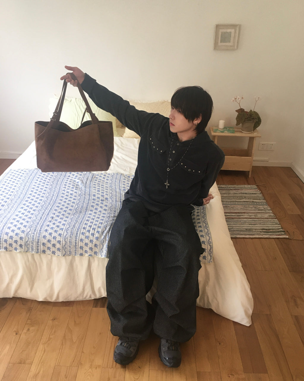 suede shoulder bag (camel)