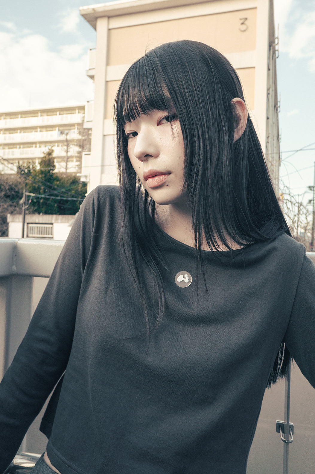 HUGYOURSKIN ANGEL WING TOP (CHARCOAL)