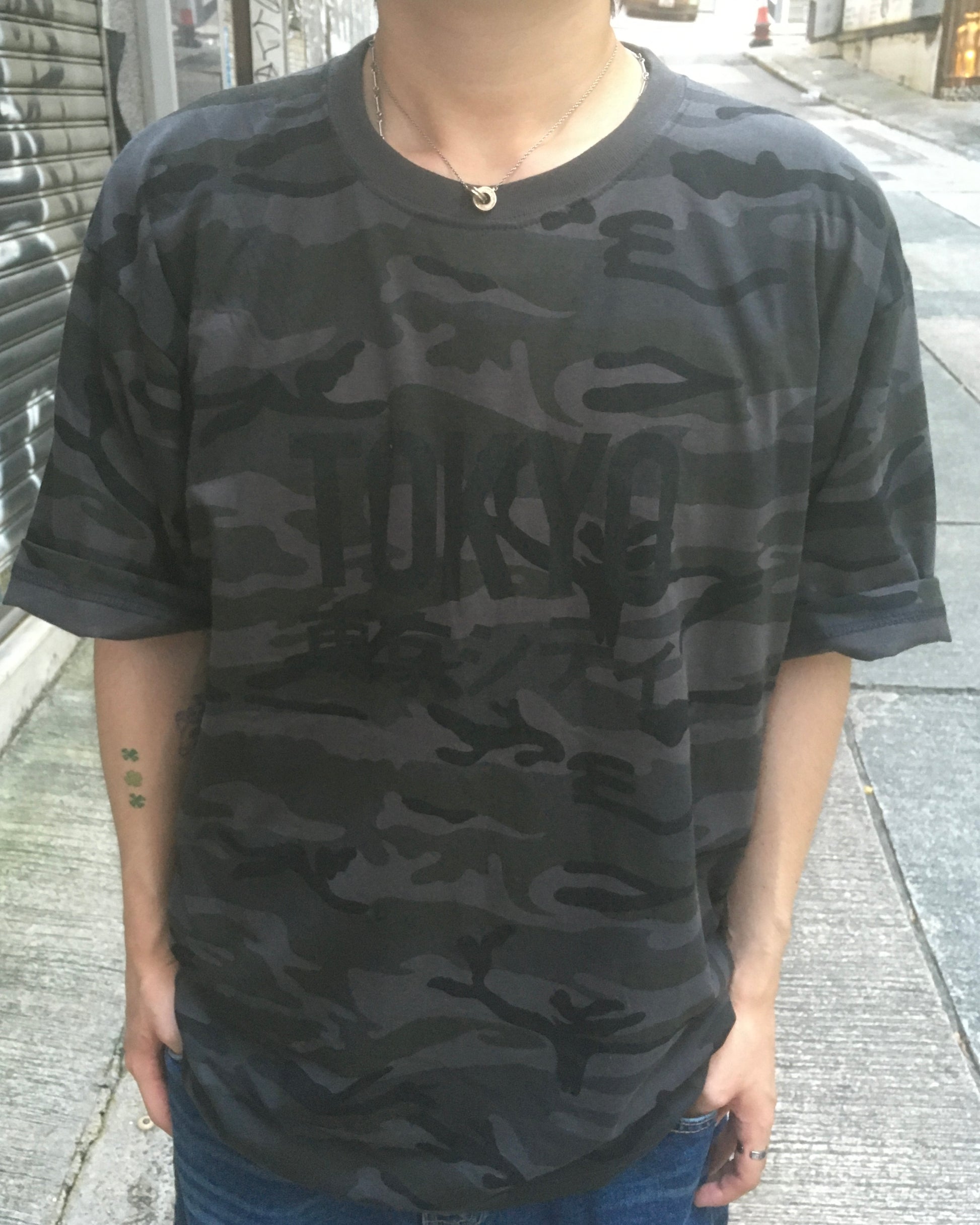 tokyo camo tee (black)