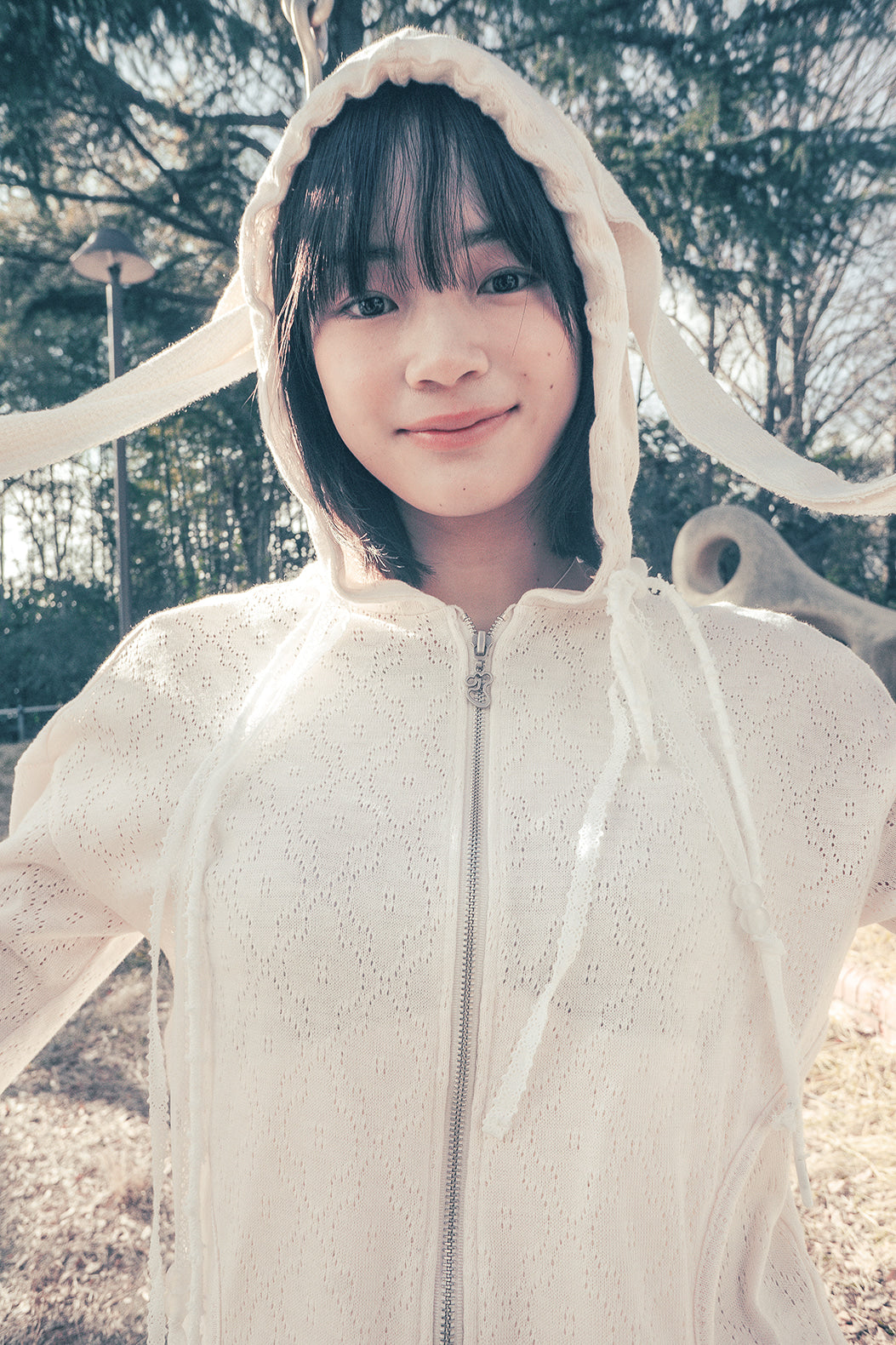 HUGYOURSKIN TOGGING HOODIE (BEIGE)