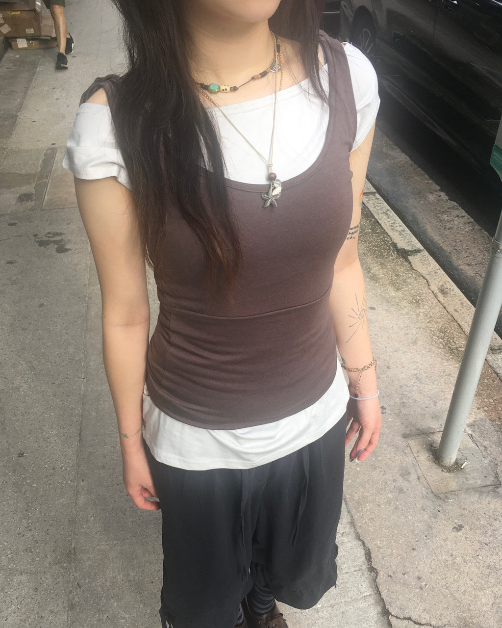 two-piece layered tee (brown/light grey)