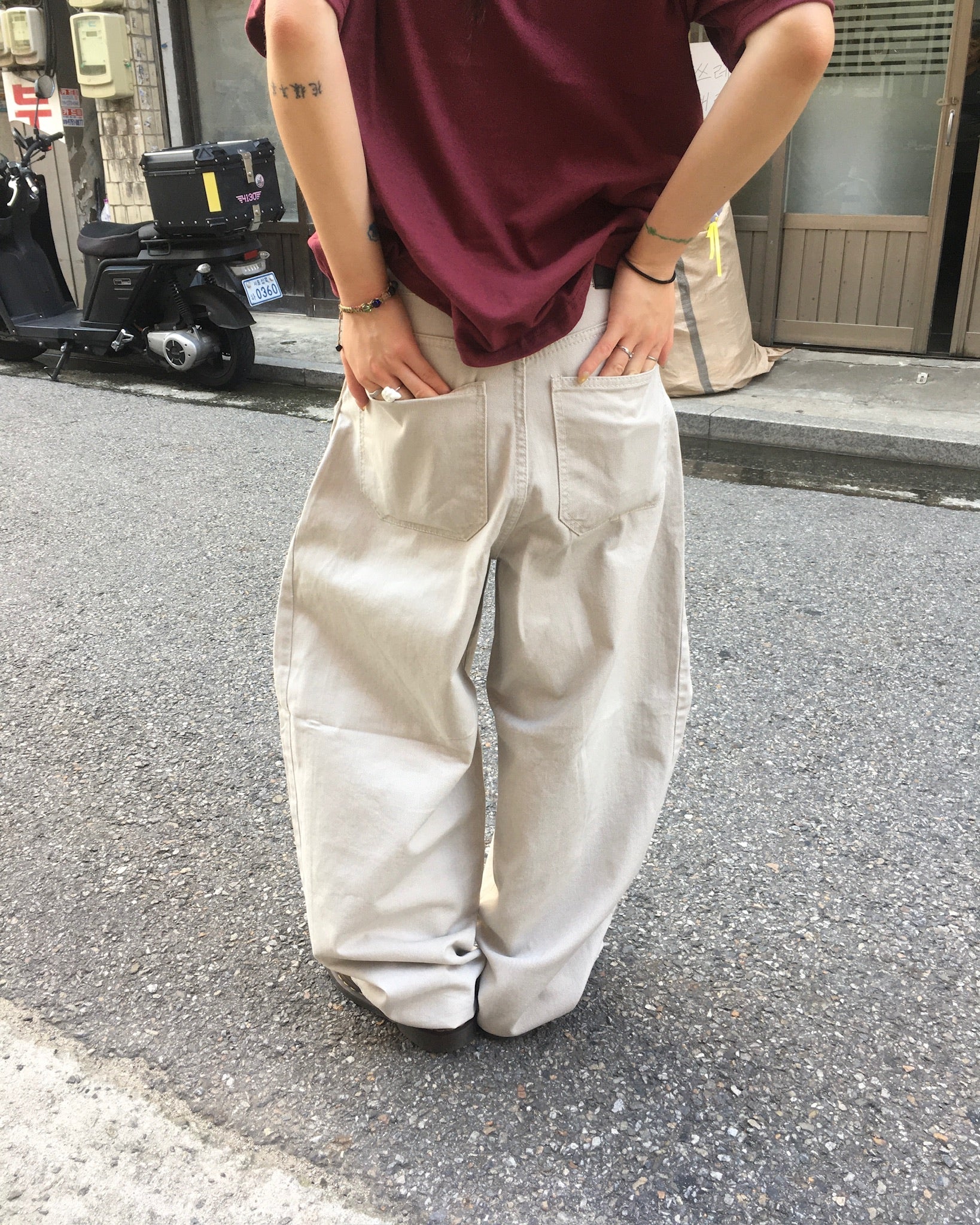 wavy chino pants (ivory)
