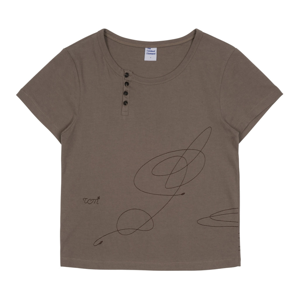 TCM STITCH SIDE HENLY NECK TEE (BROWN)