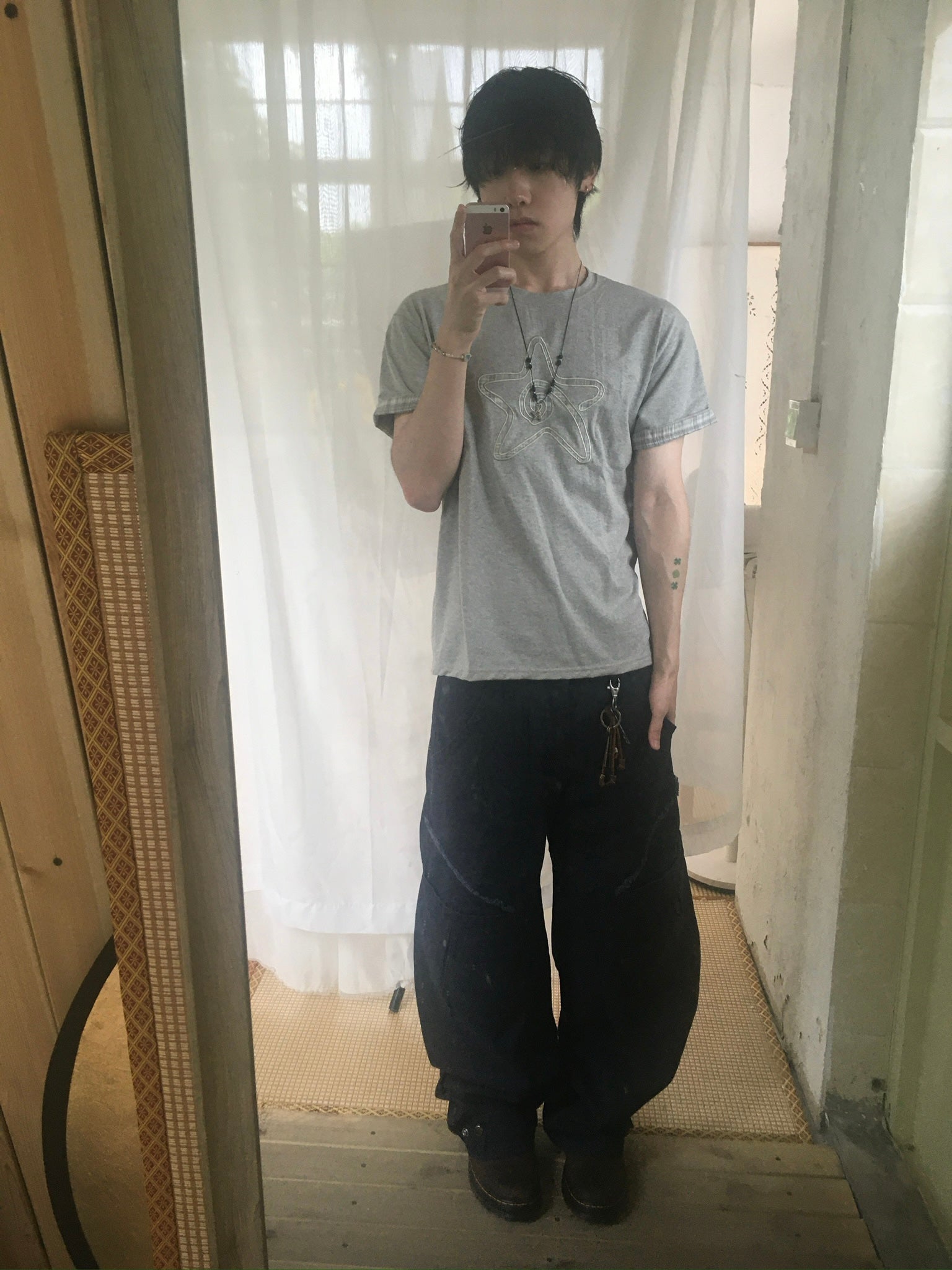 check star roll-up tee (grey)