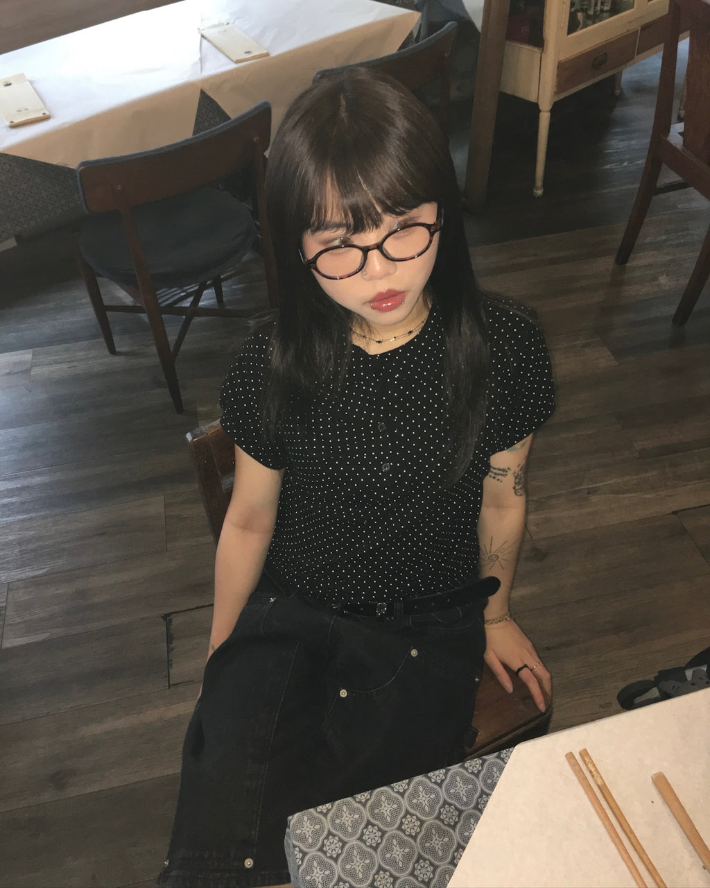 dot rounded puff tee (black)