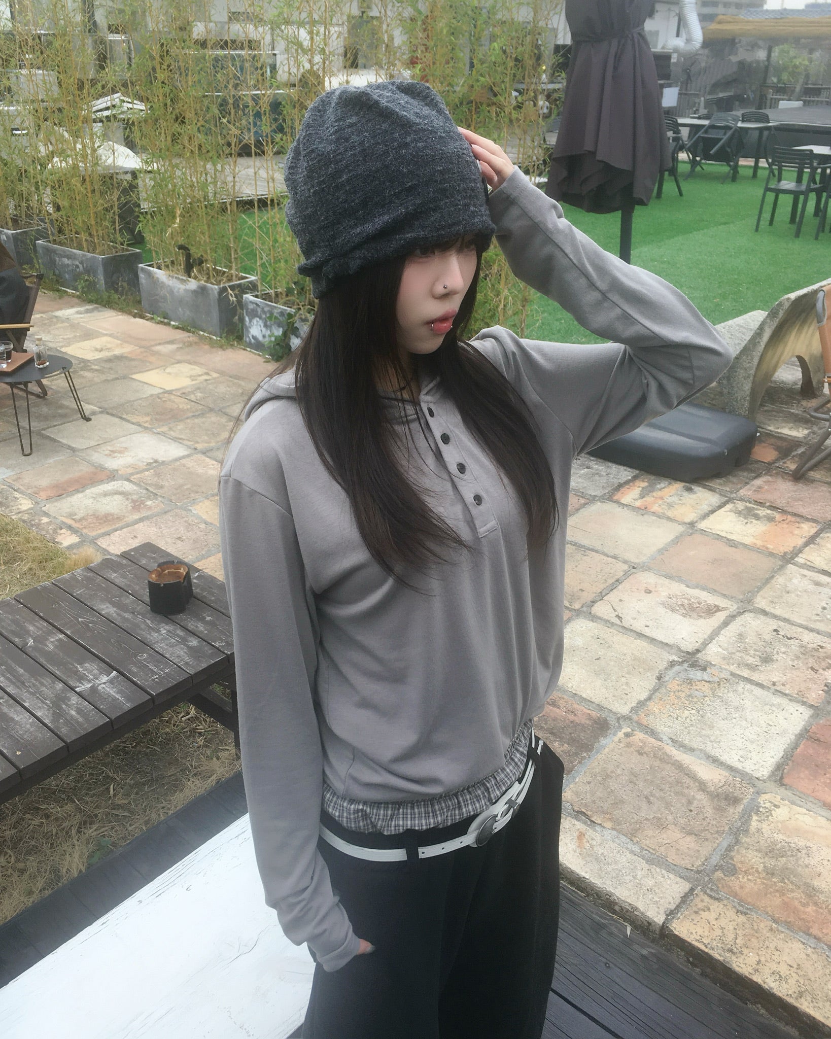 button beanie (charcoal)