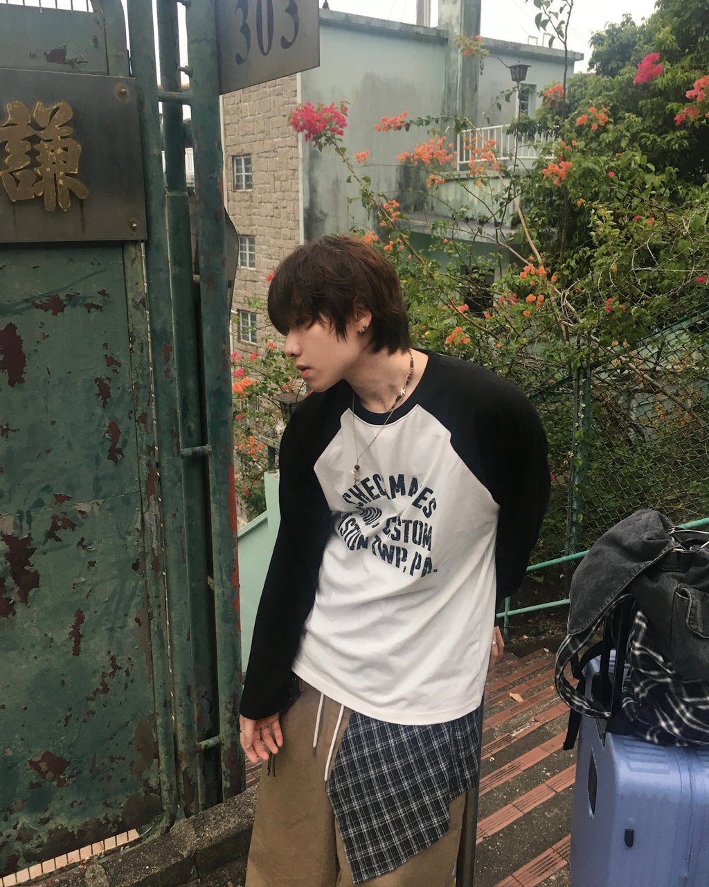 checkmates raglan tee (black/white)