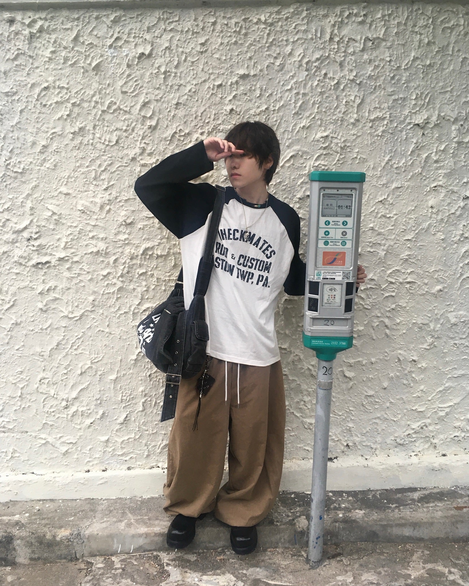 checkmates raglan tee (black/white)