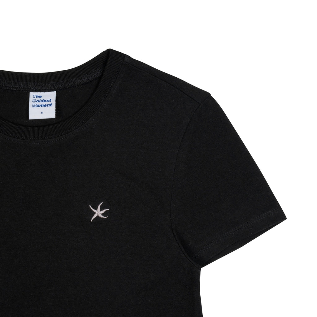 TCM MINI LOGO CURVED TEE (BLACK)