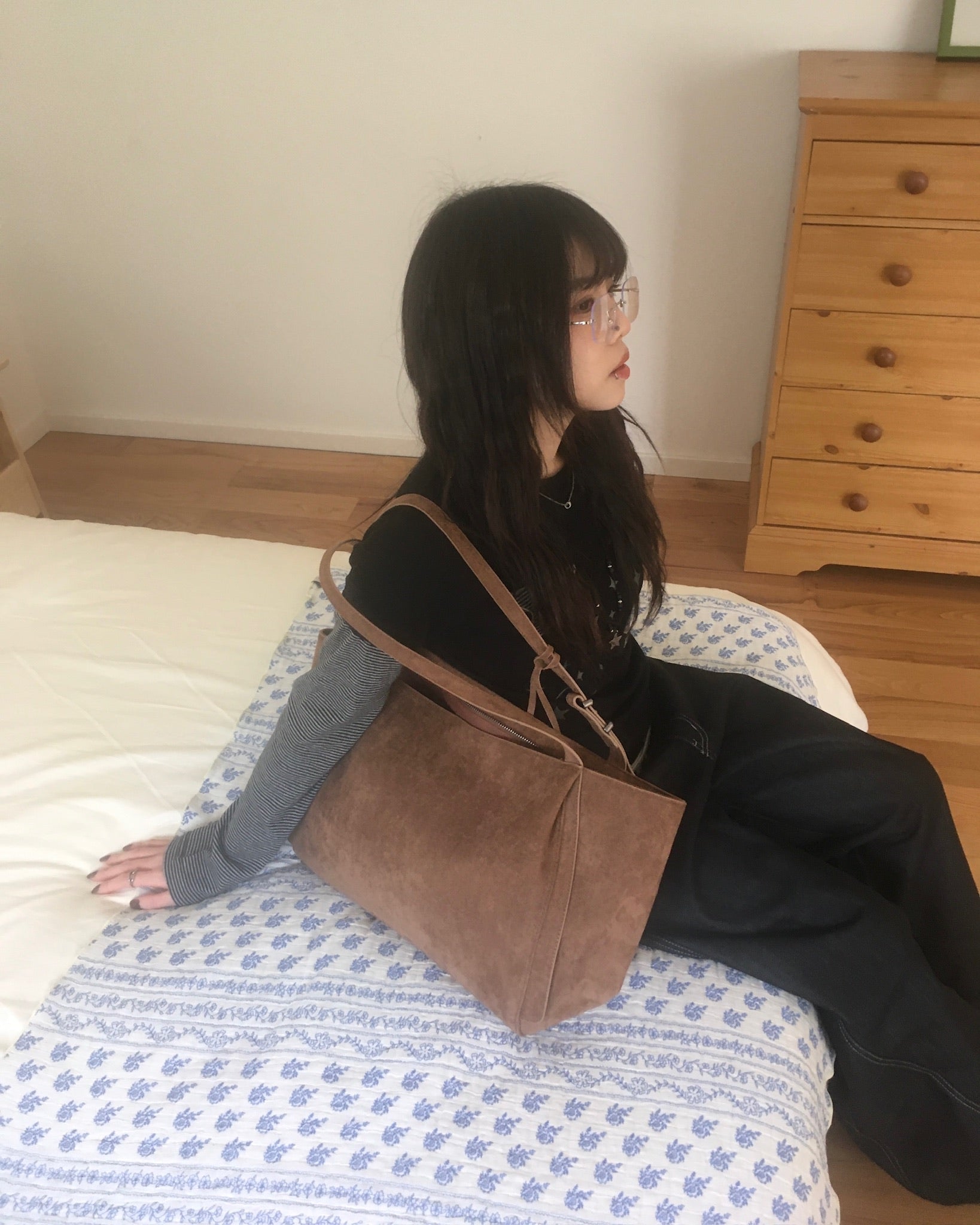 suede shoulder bag (camel)