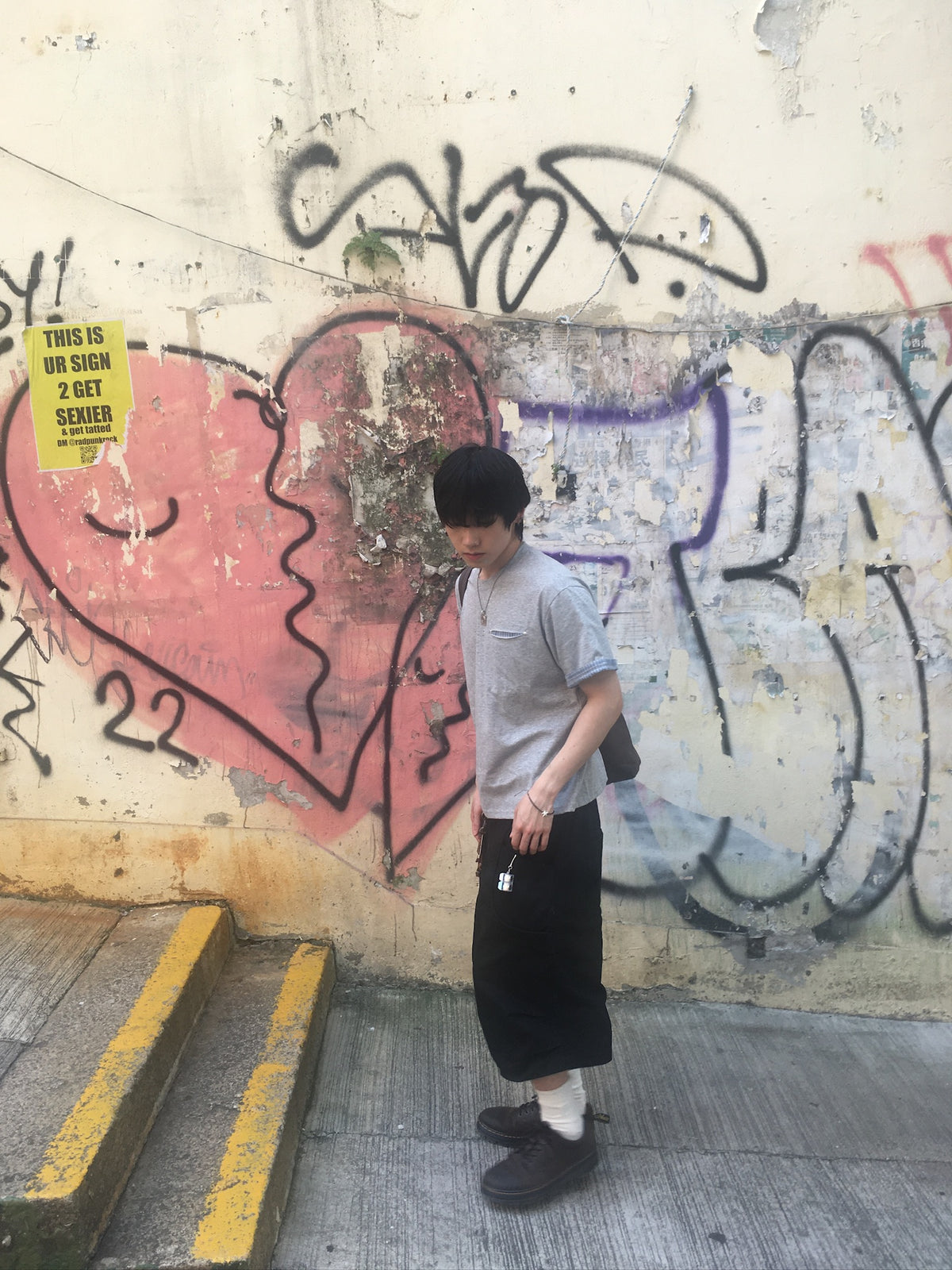 check roll-up pocket tee (grey)
