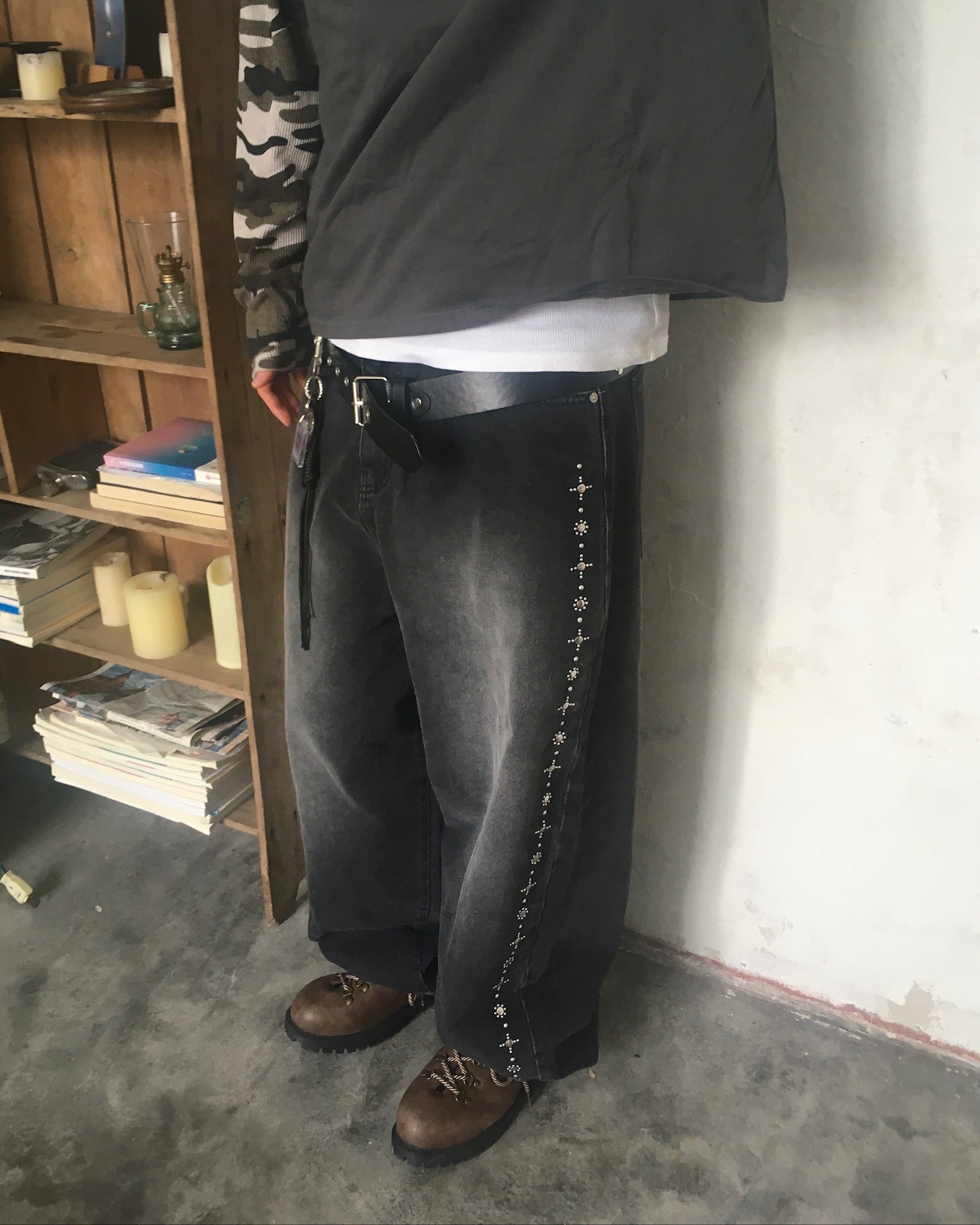 studded balloon jeans (black)