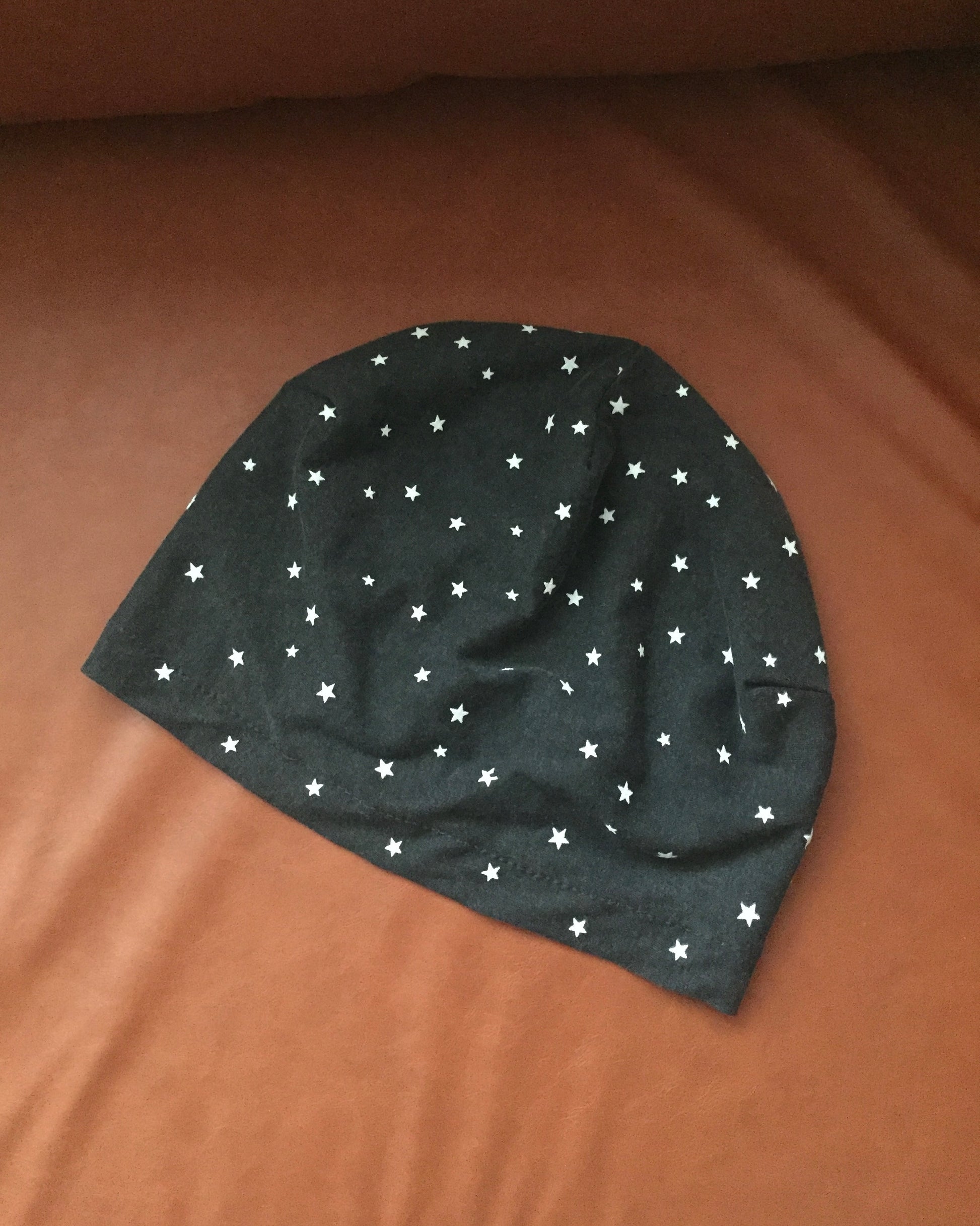 shooting star beanie (charcoal)