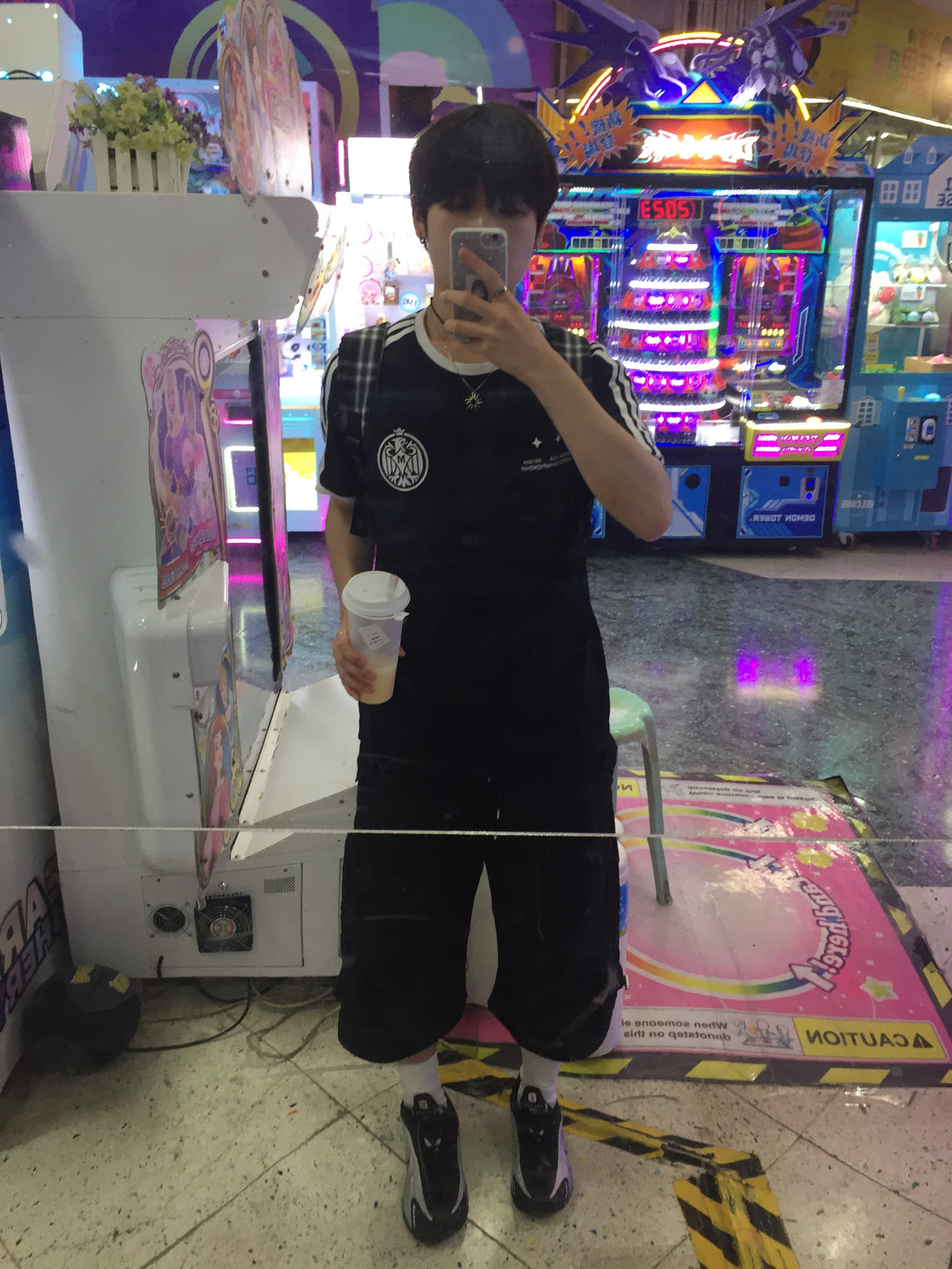 wide cut cargo bermuda pants