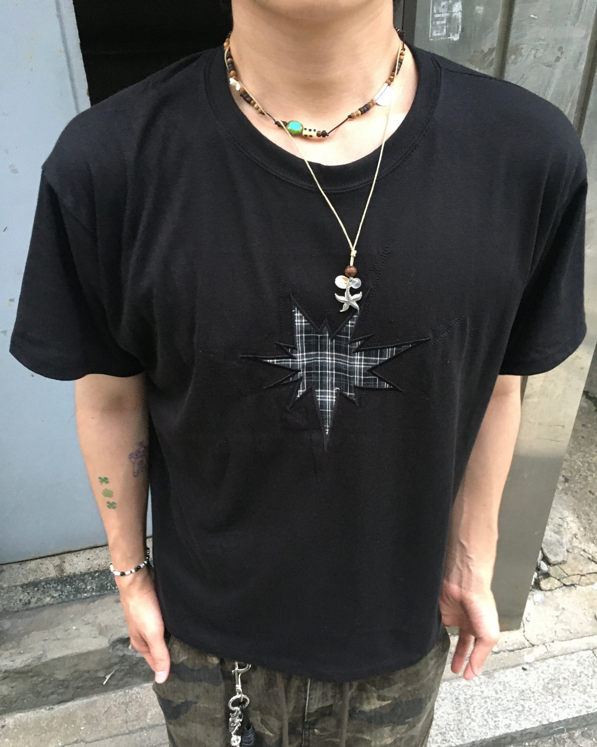 checked star crop tee (black)