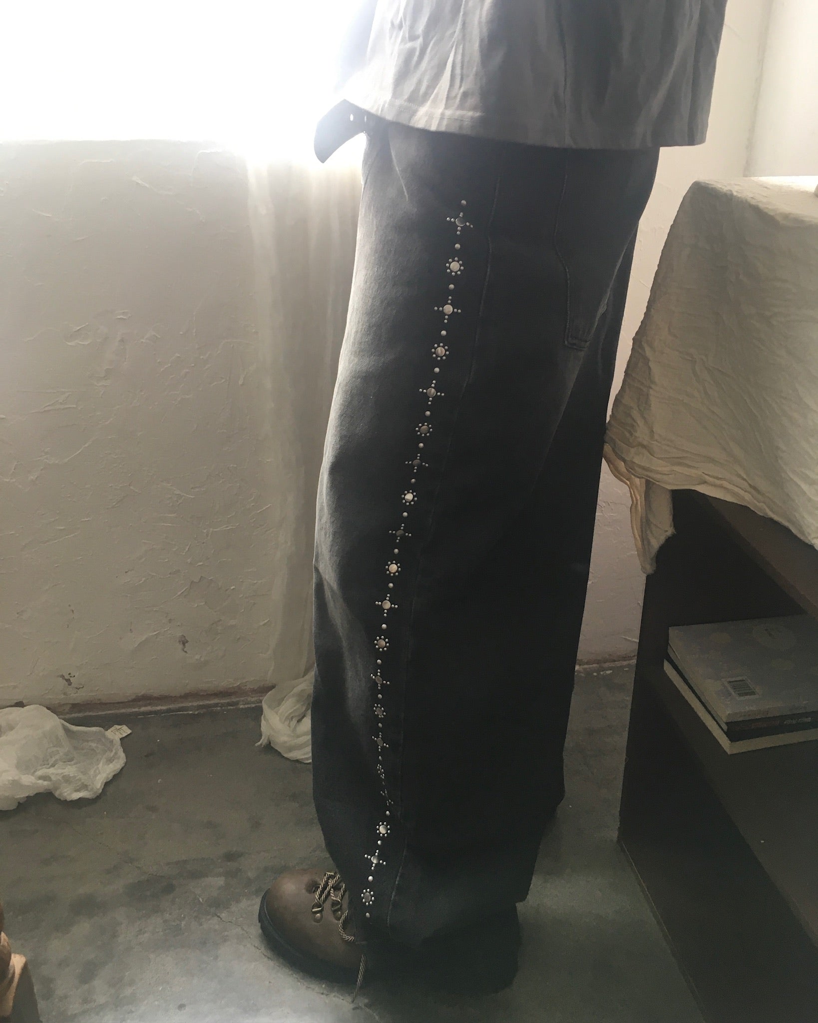 studded balloon jeans (black)