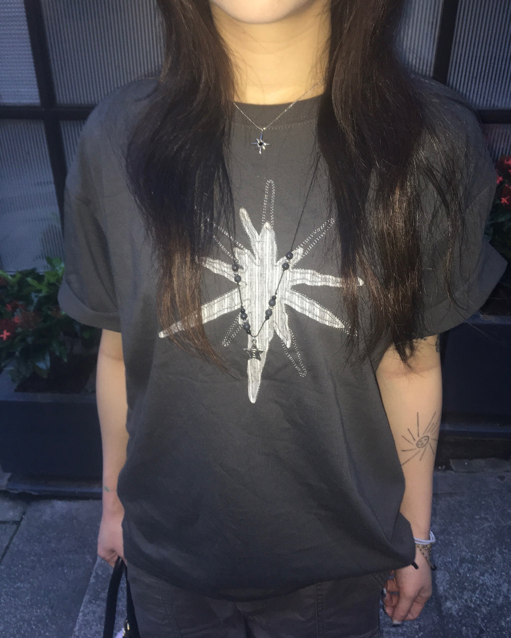 star colored crop tee (charcoal)