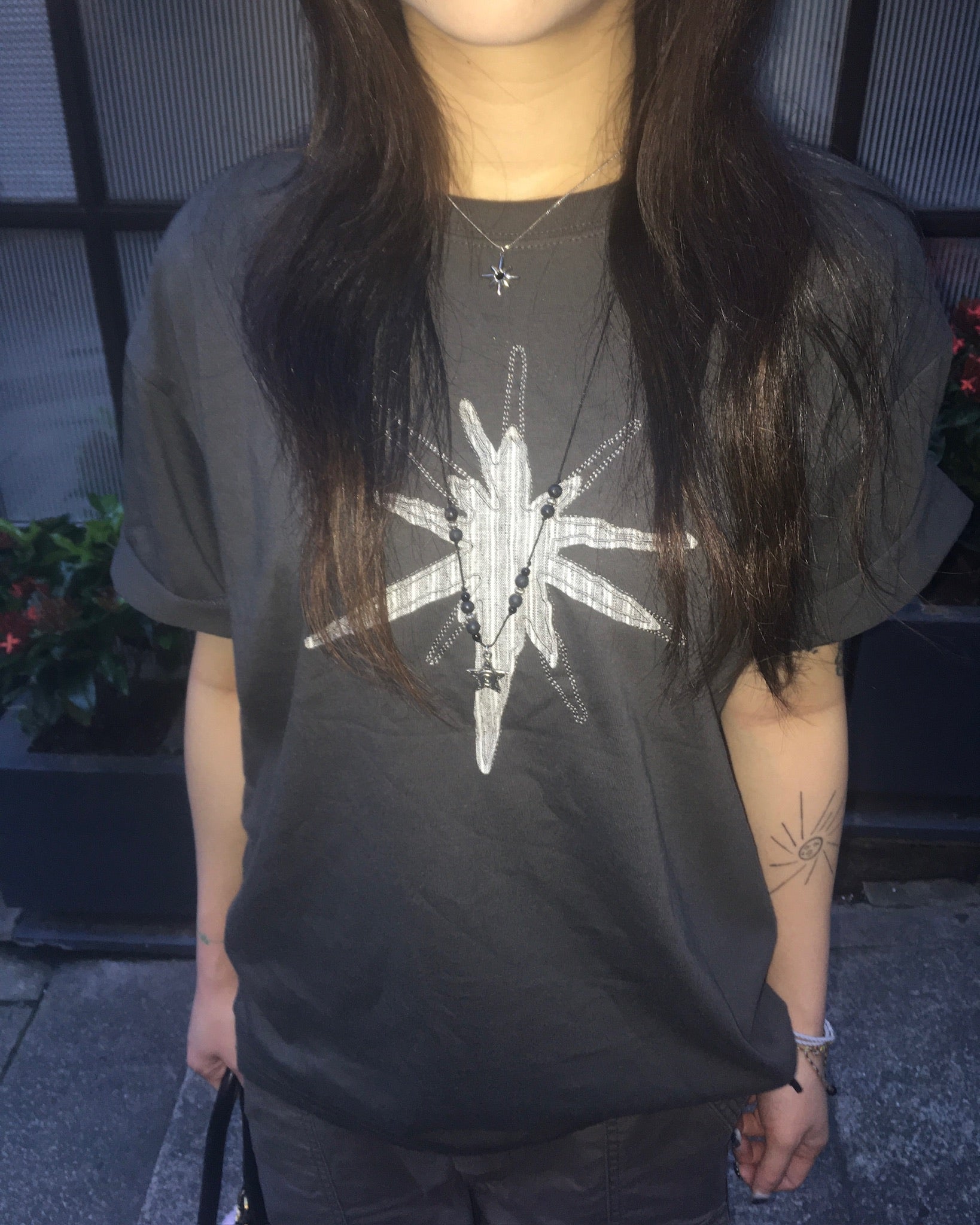 star colored crop tee (charcoal)