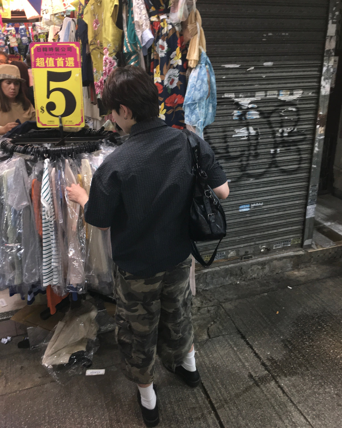 camo damaged bermuda pants