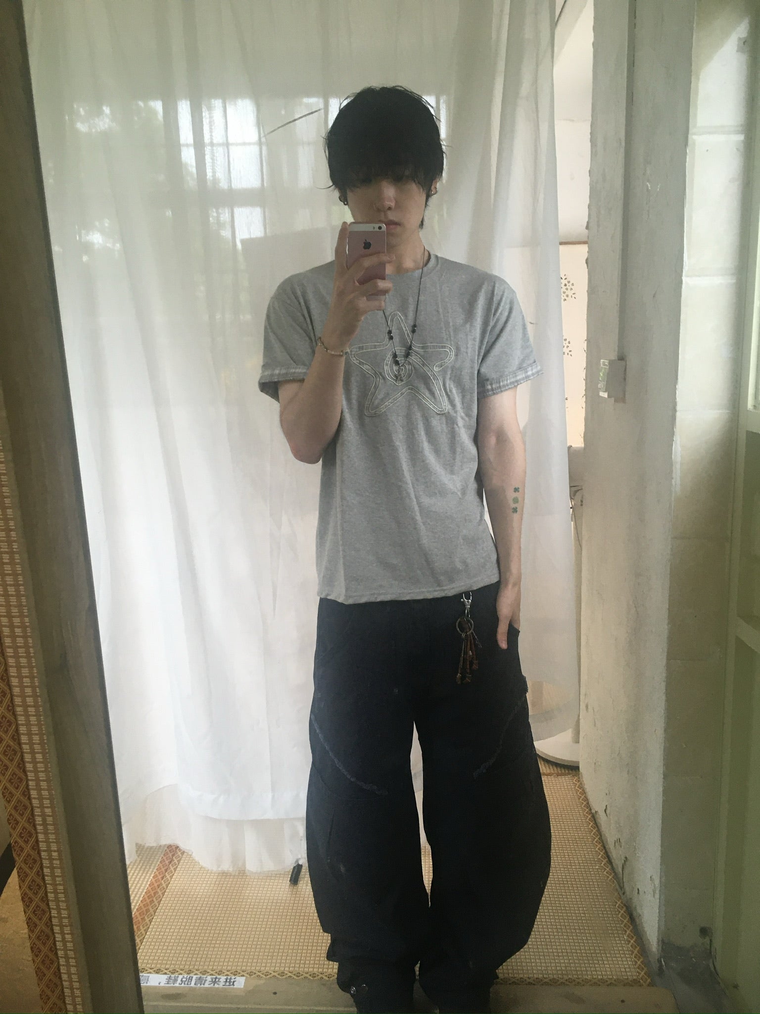 check star roll-up tee (grey)