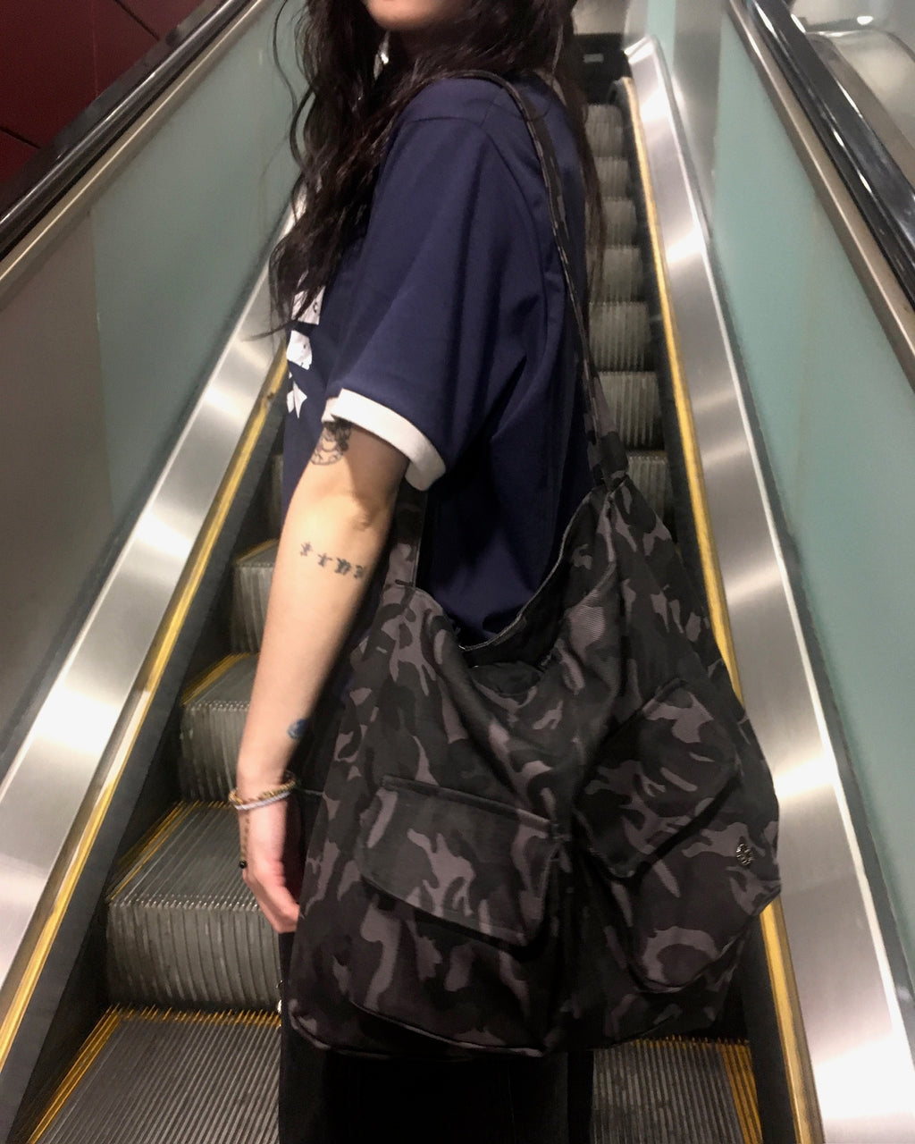 camo shoulder bag (charcoal)