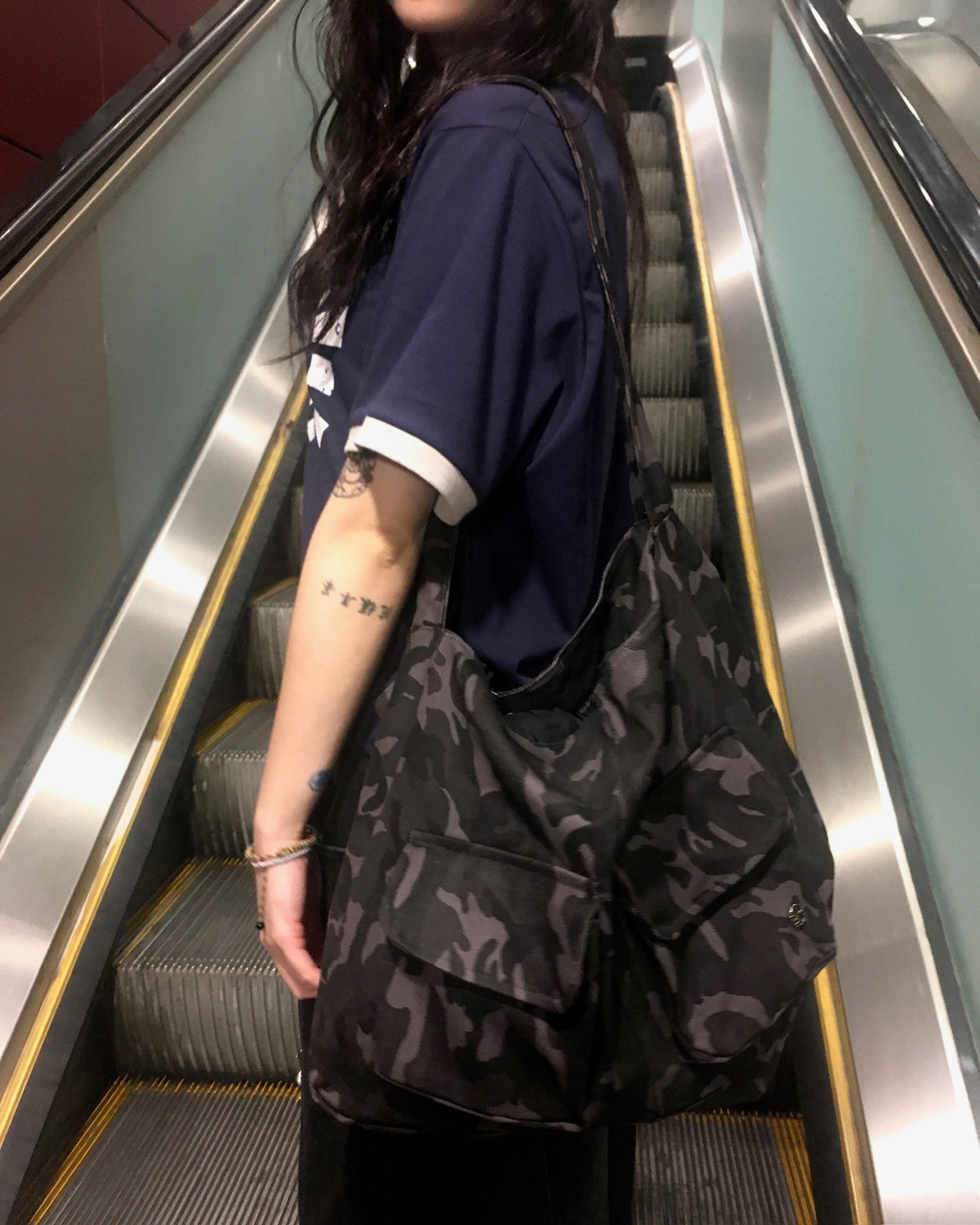camo shoulder bag (charcoal)