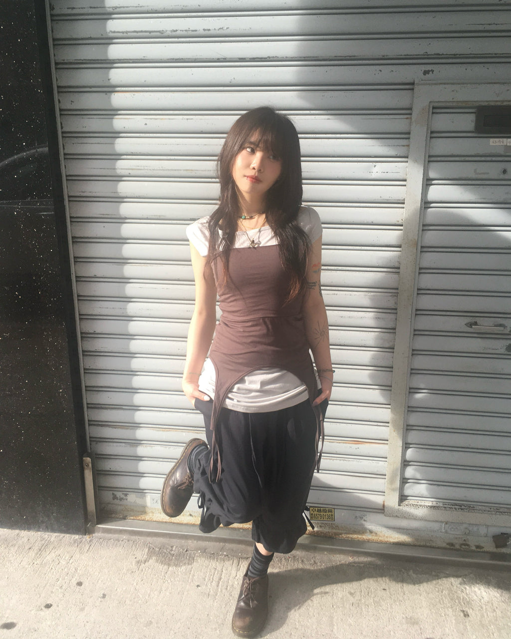 two-piece layered tee (brown/light grey)