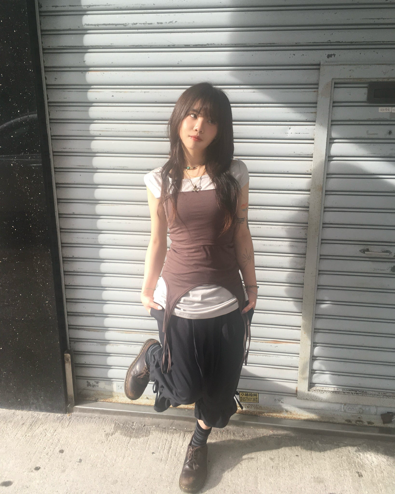two-piece layered tee (brown/light grey)