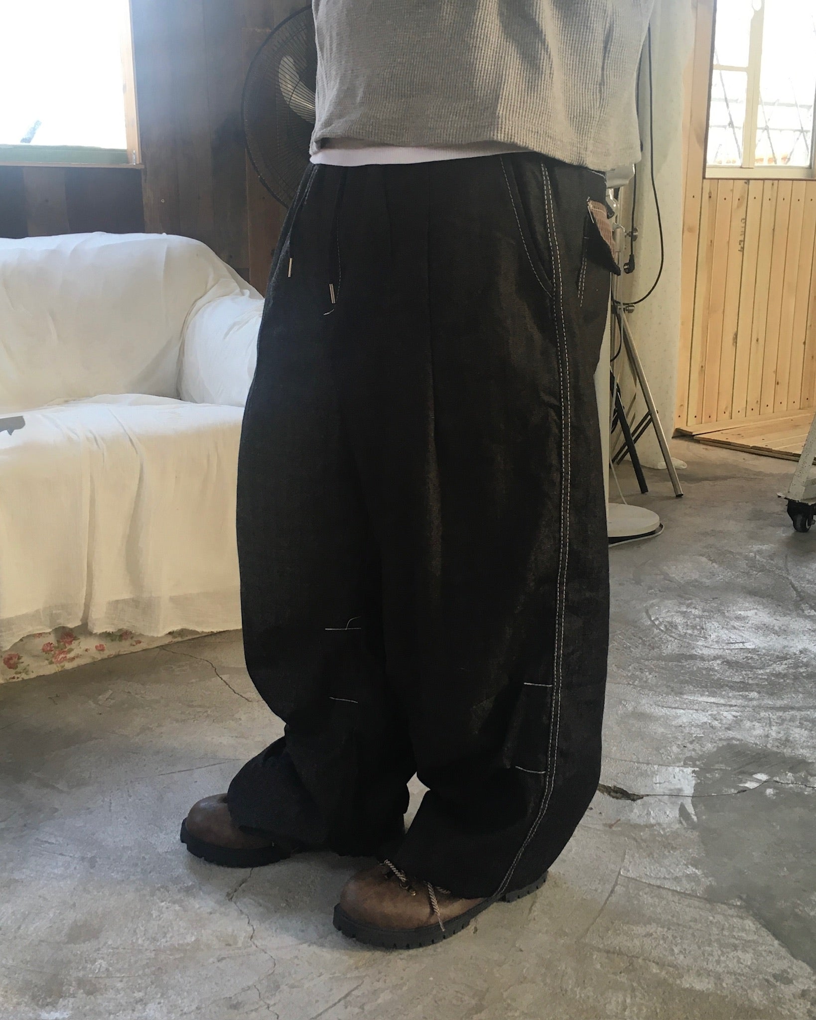 checked cinch back pants (black)