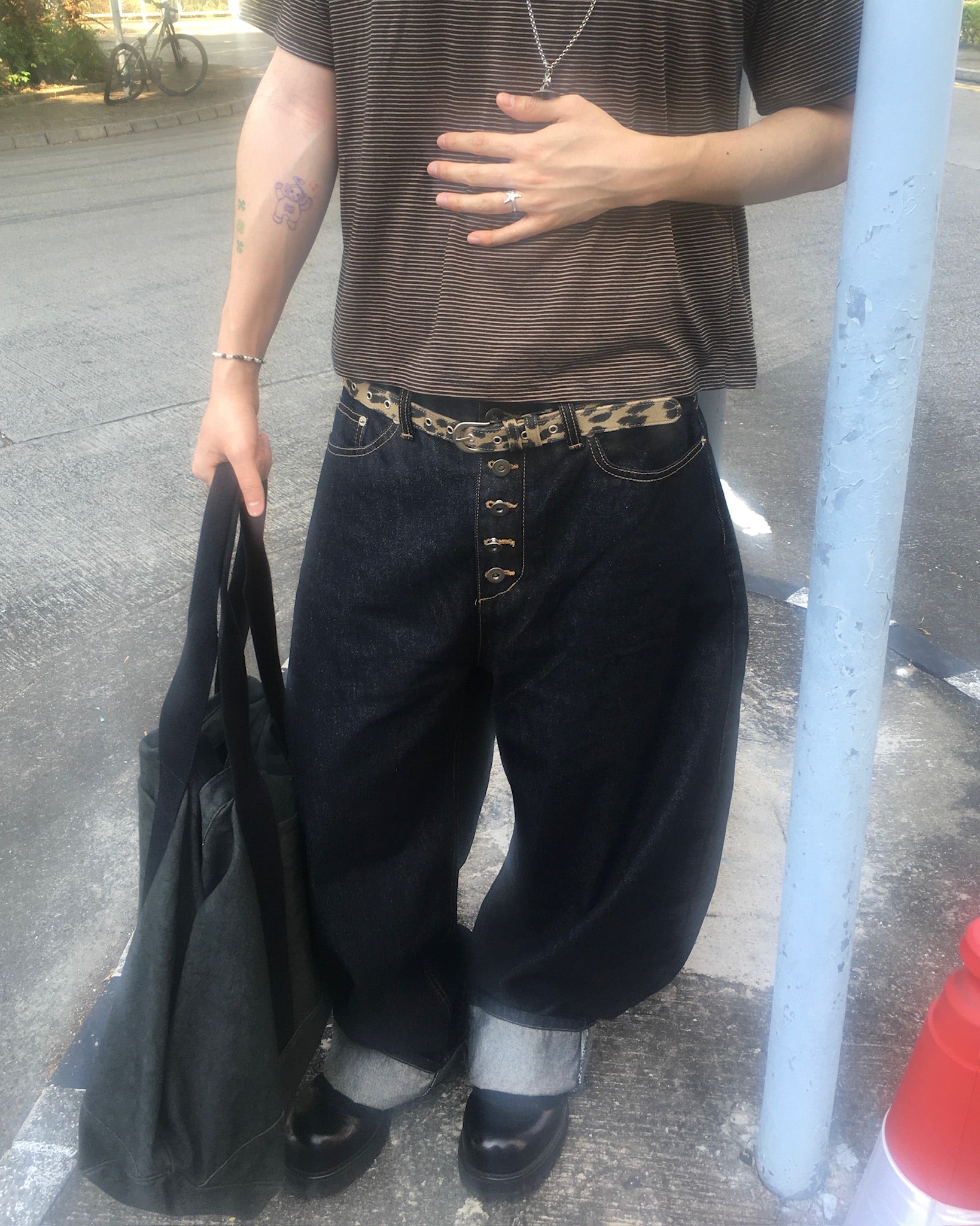 stitch baggy raw jeans