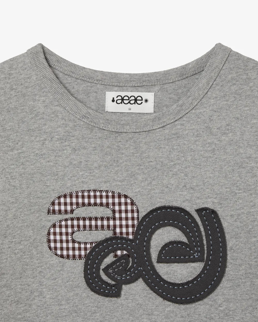 AEAE APPLIQUE LOGO TEE (GREY)