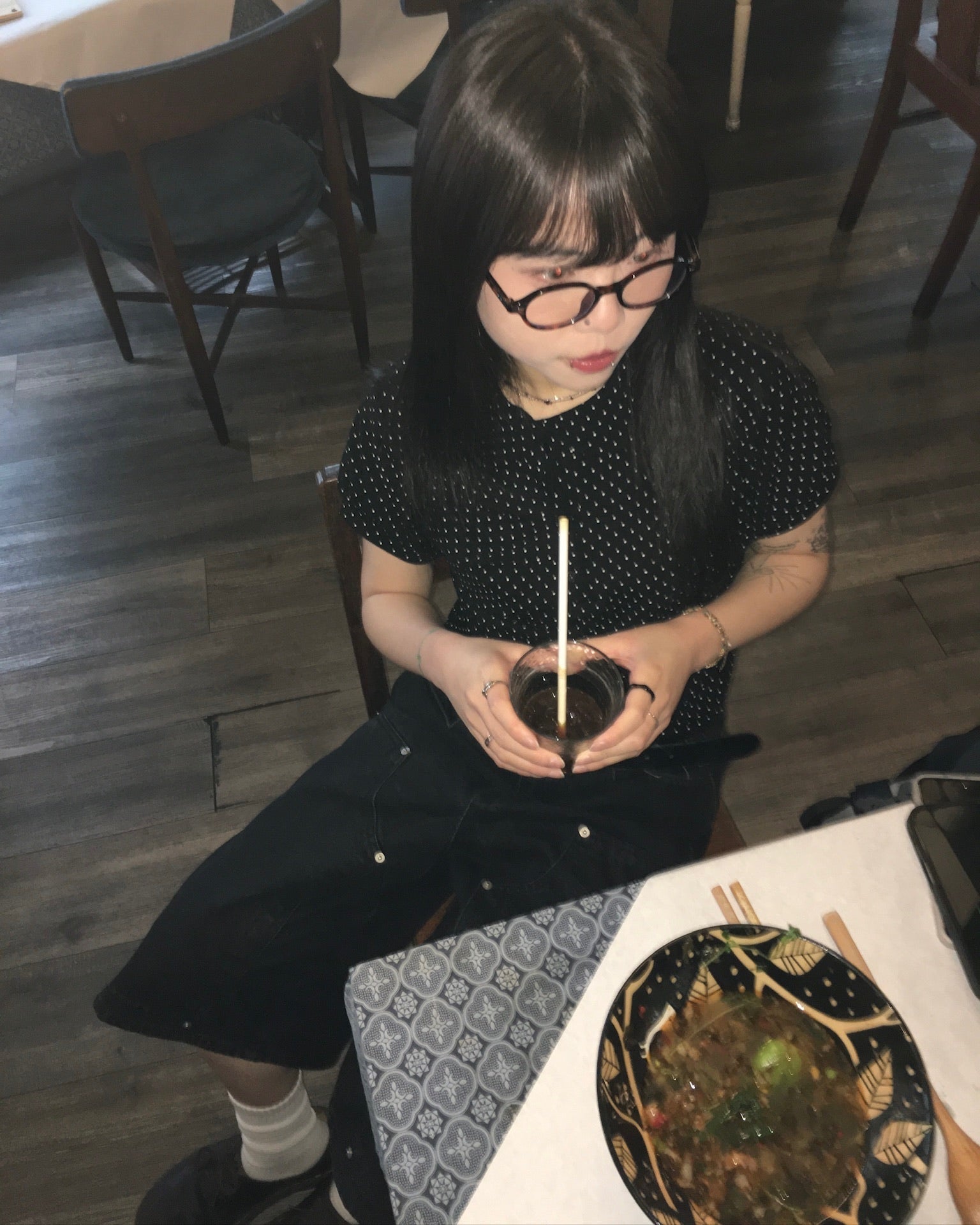 dot rounded puff tee (black)