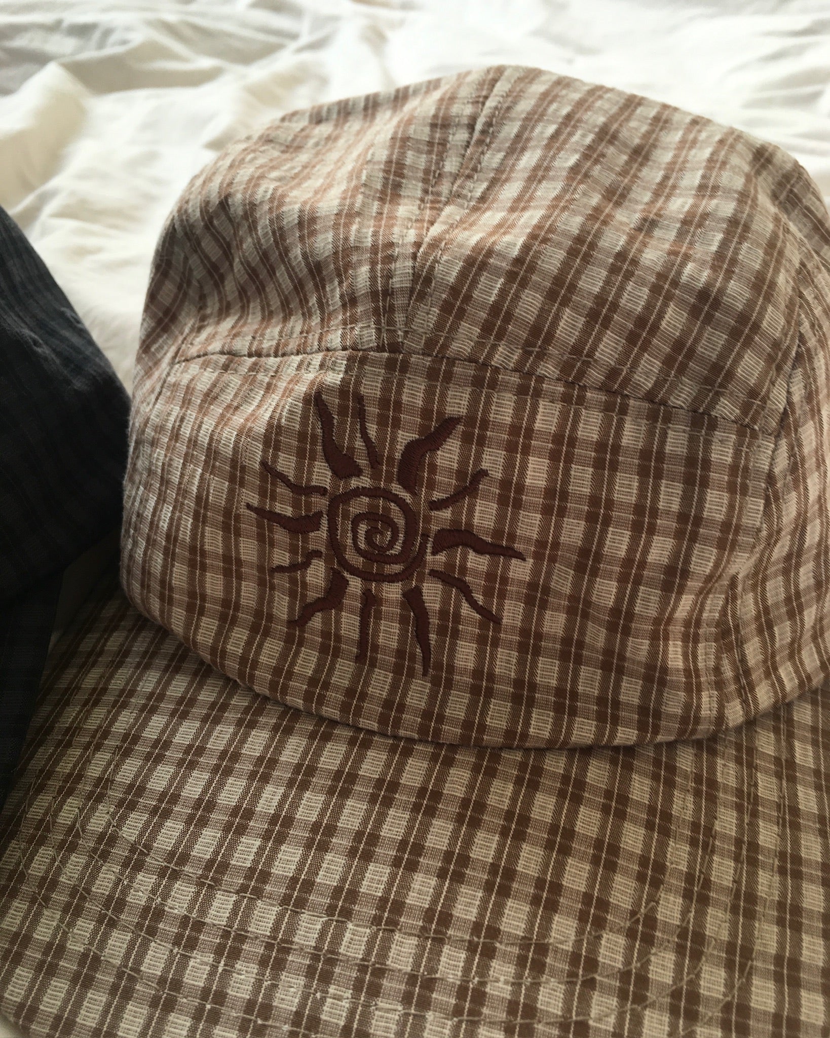 sun checked cap (brown)