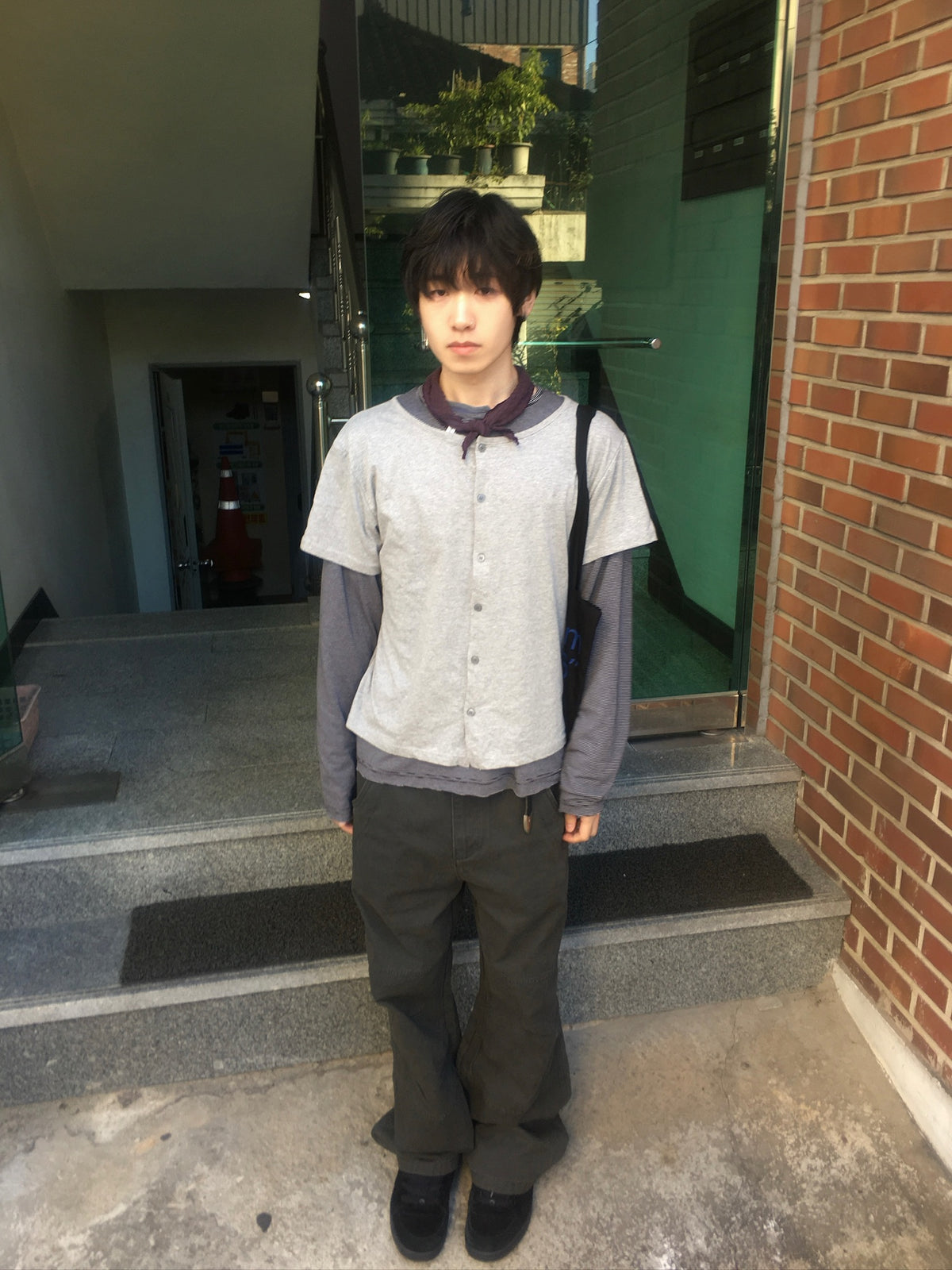 mock layer button tee (grey)