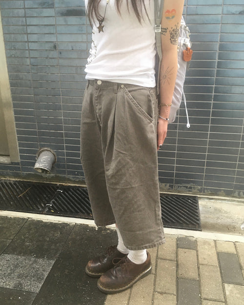 pin tuck bermuda pants (brown)
