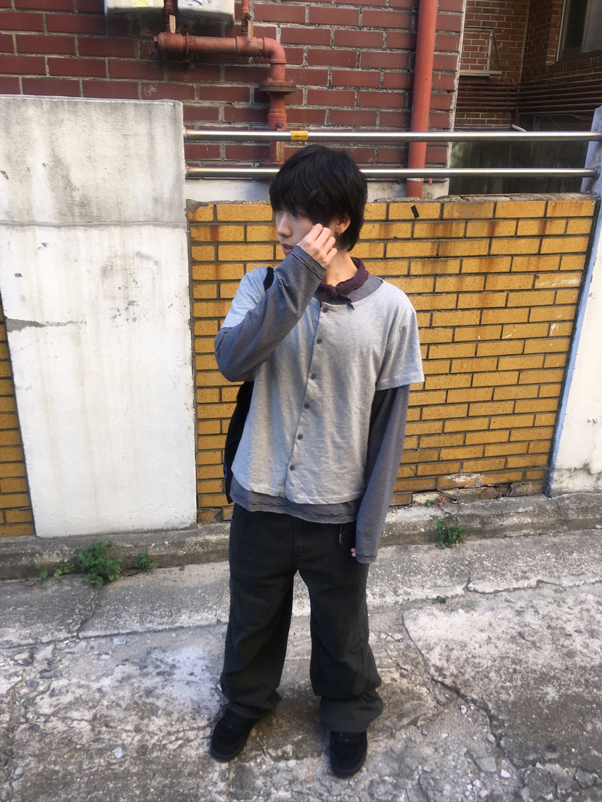 mock layer button tee (grey)